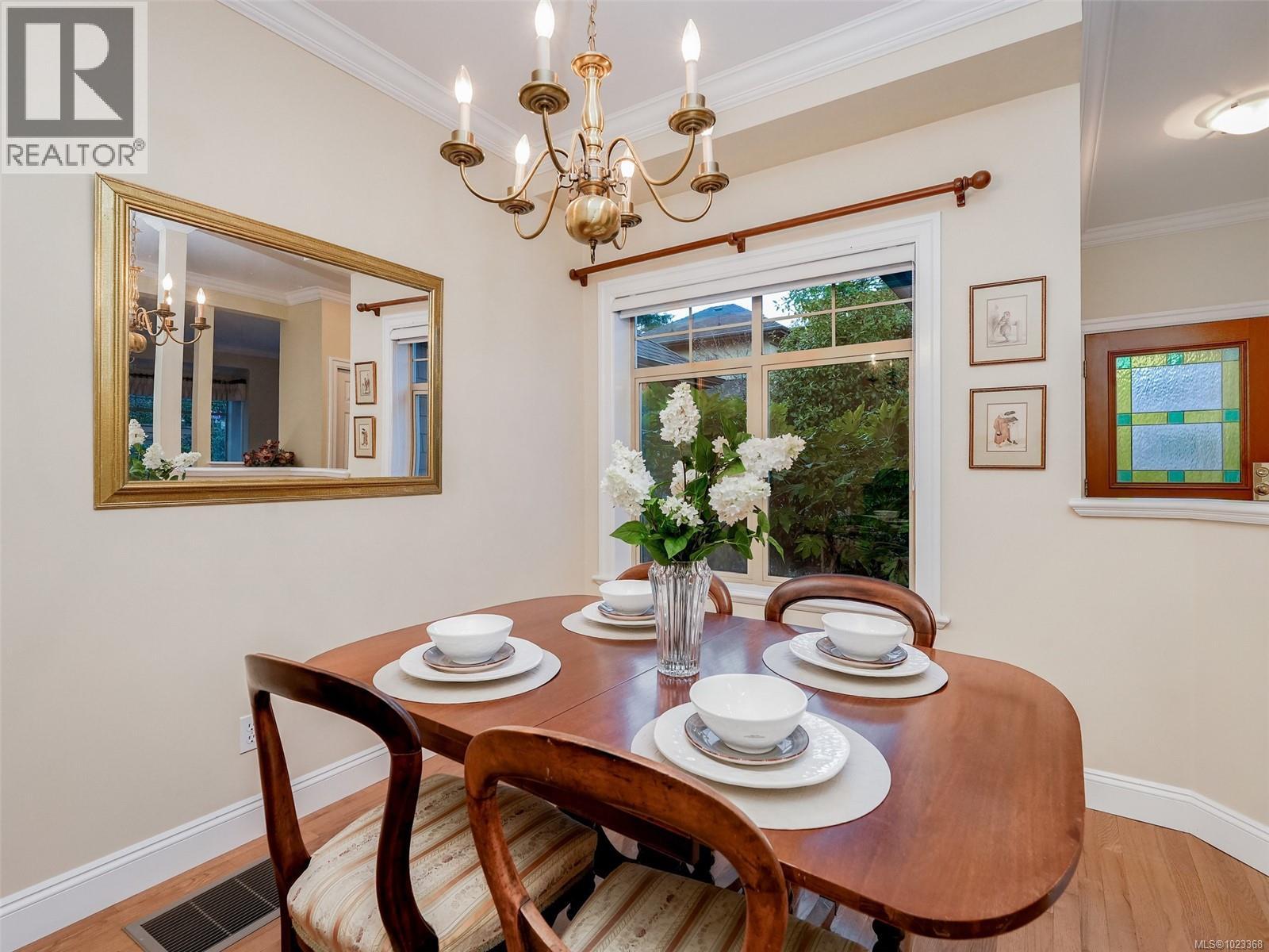 2 2573 Kilgary Place, Saanich