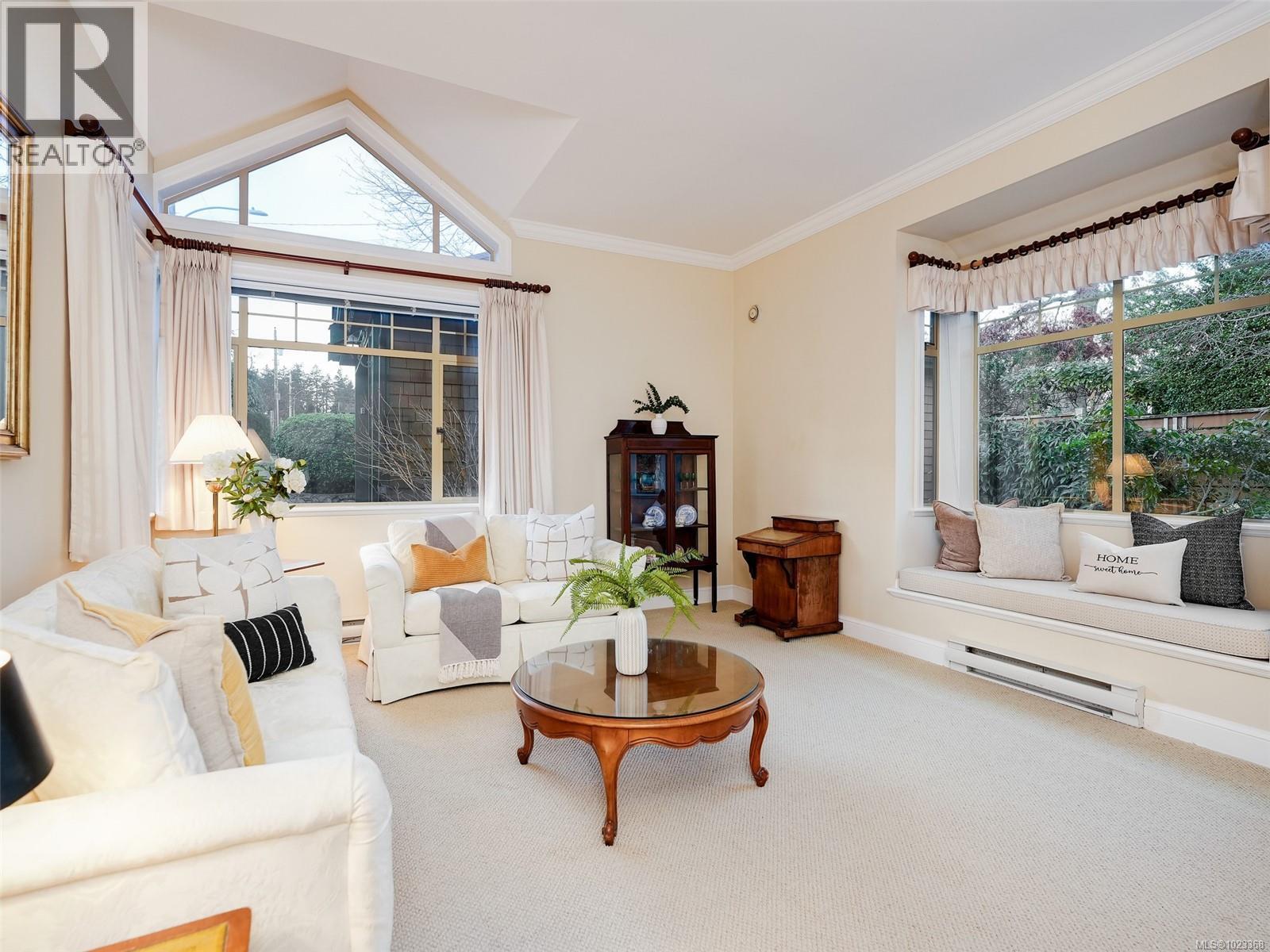 2 2573 Kilgary Place, Saanich