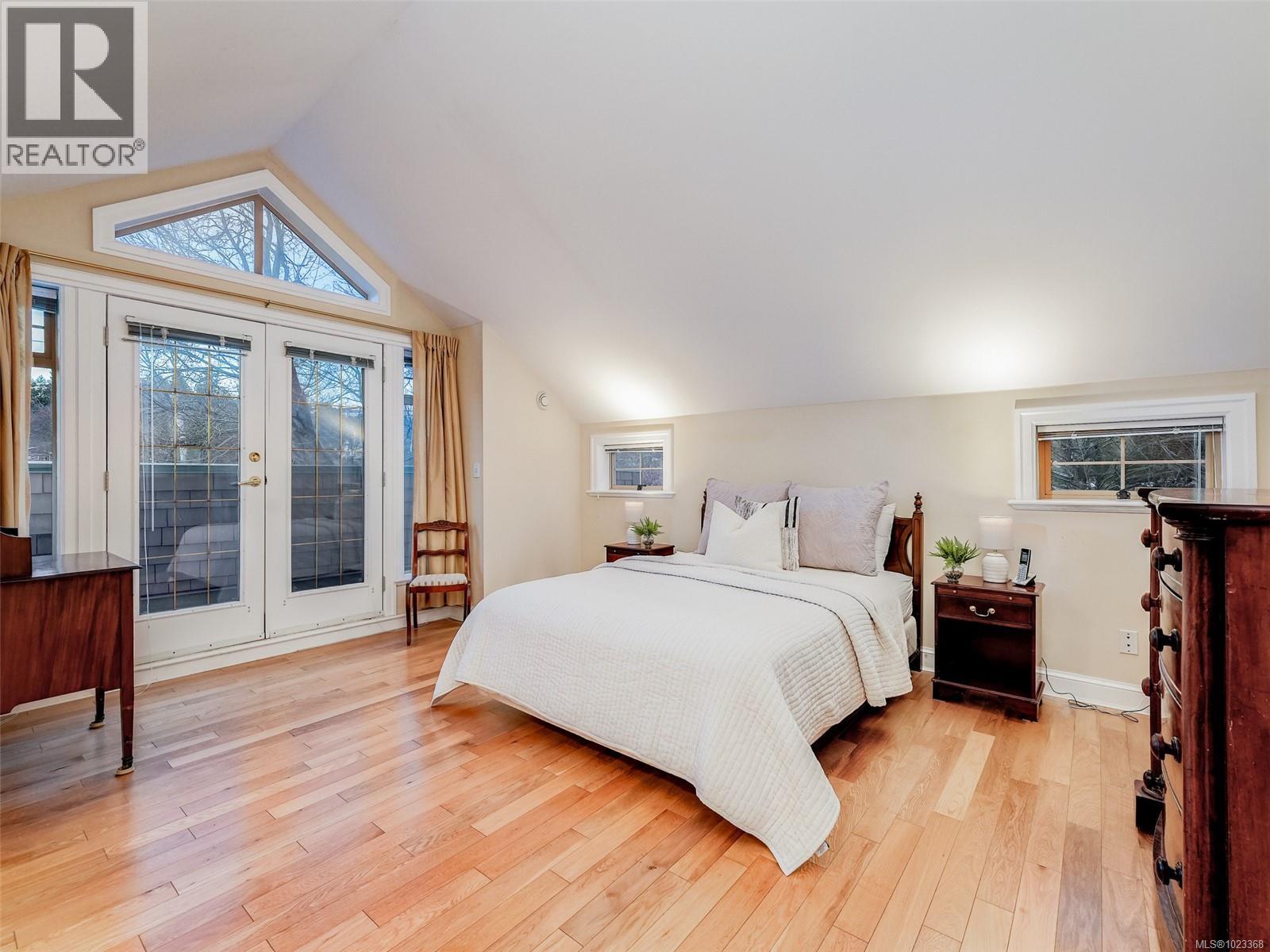 2 2573 Kilgary Place, Saanich