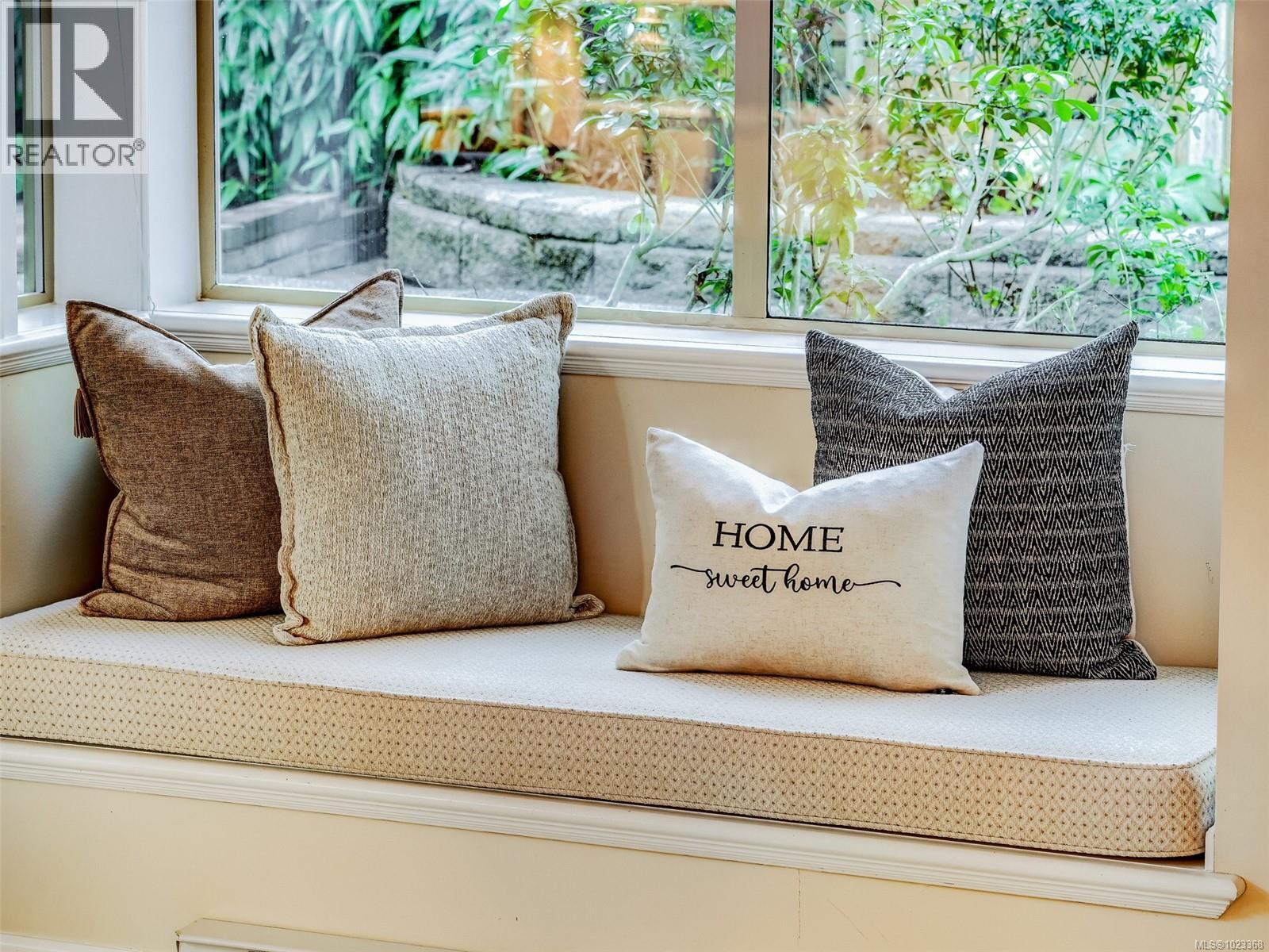 2 2573 Kilgary Place, Saanich