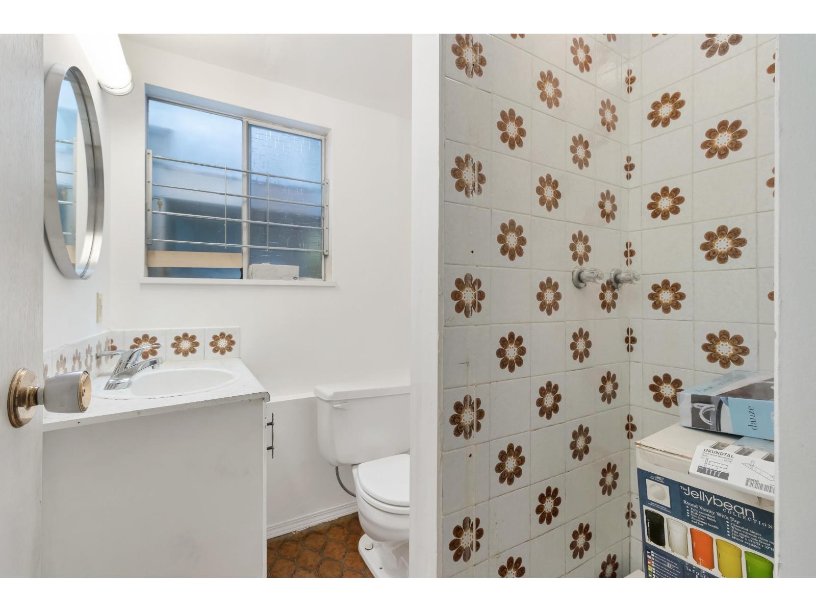 11138 84B Avenue, Delta