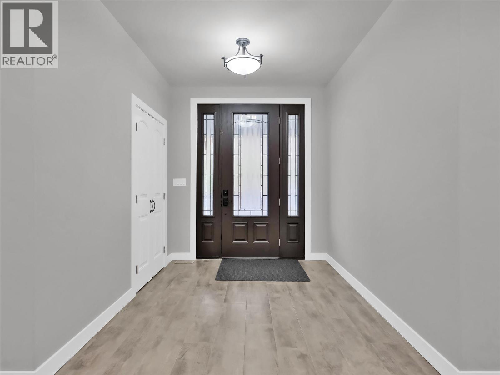 9801/9809 Gould Avenue, Summerland