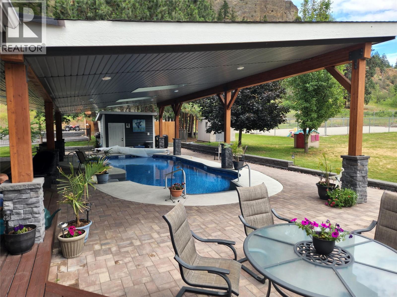 9801/9809 Gould Avenue, Summerland