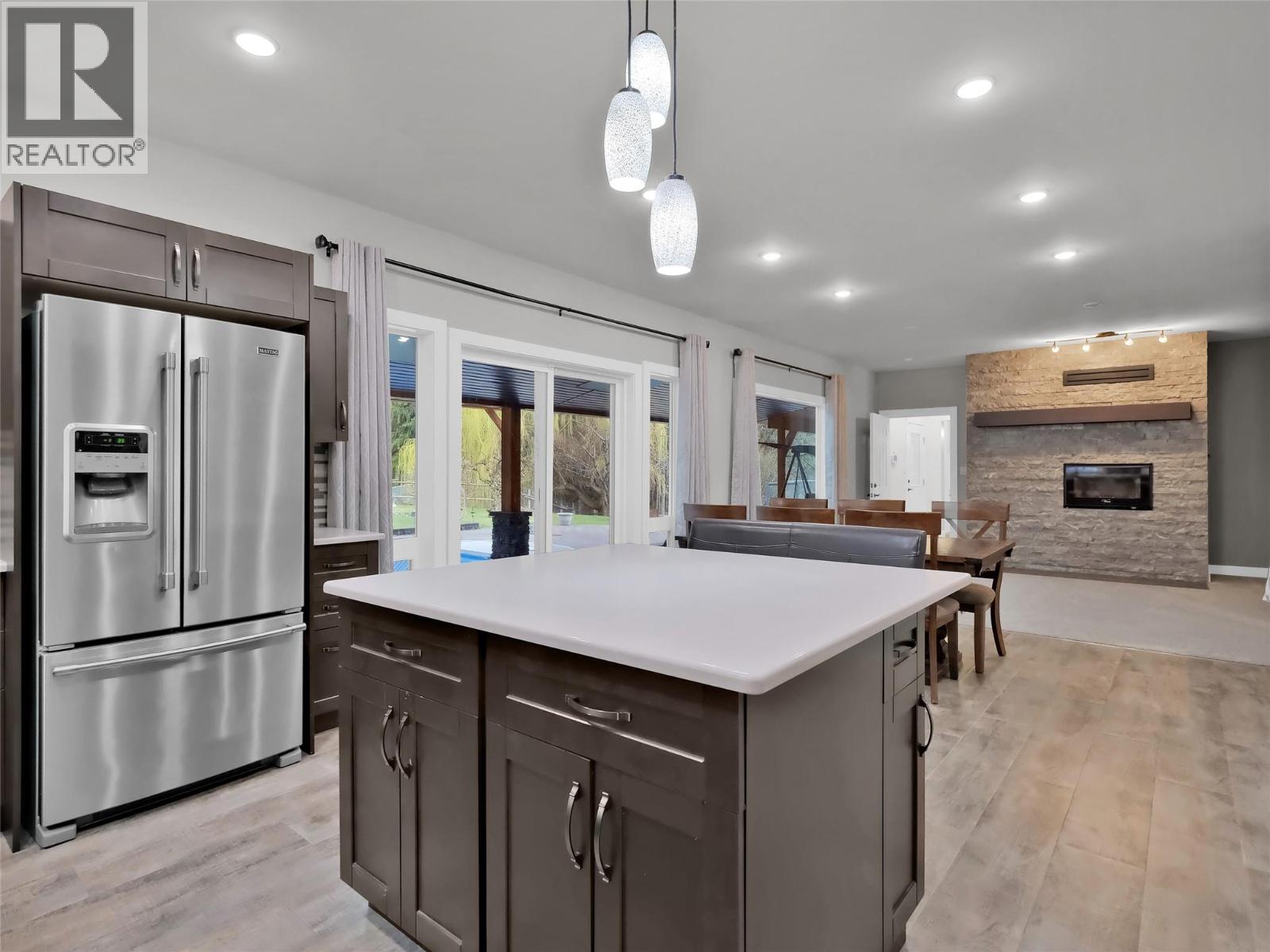 9801/9809 Gould Avenue, Summerland