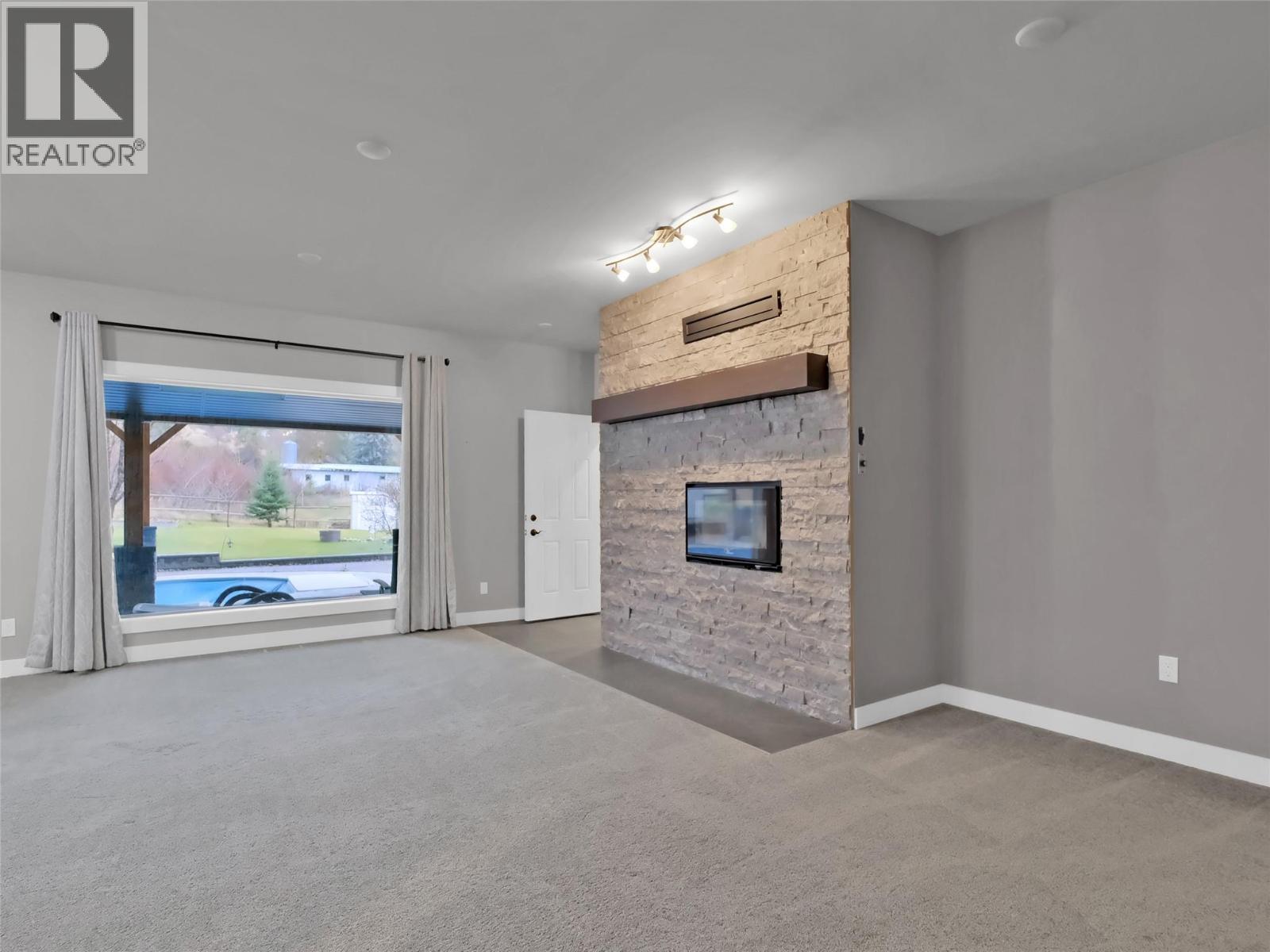 9801/9809 Gould Avenue, Summerland