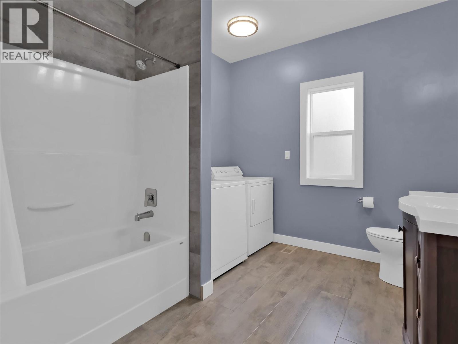 9801/9809 Gould Avenue, Summerland