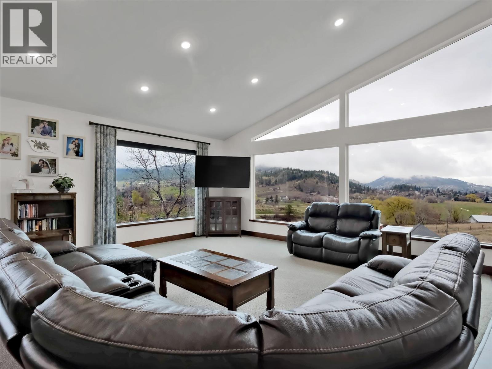 9801/9809 Gould Avenue, Summerland