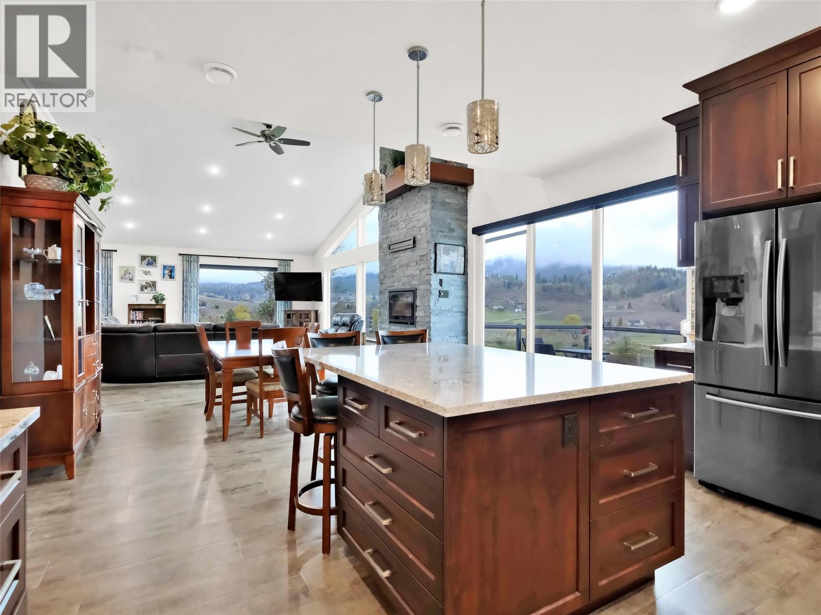 9801/9809 Gould Avenue, Summerland