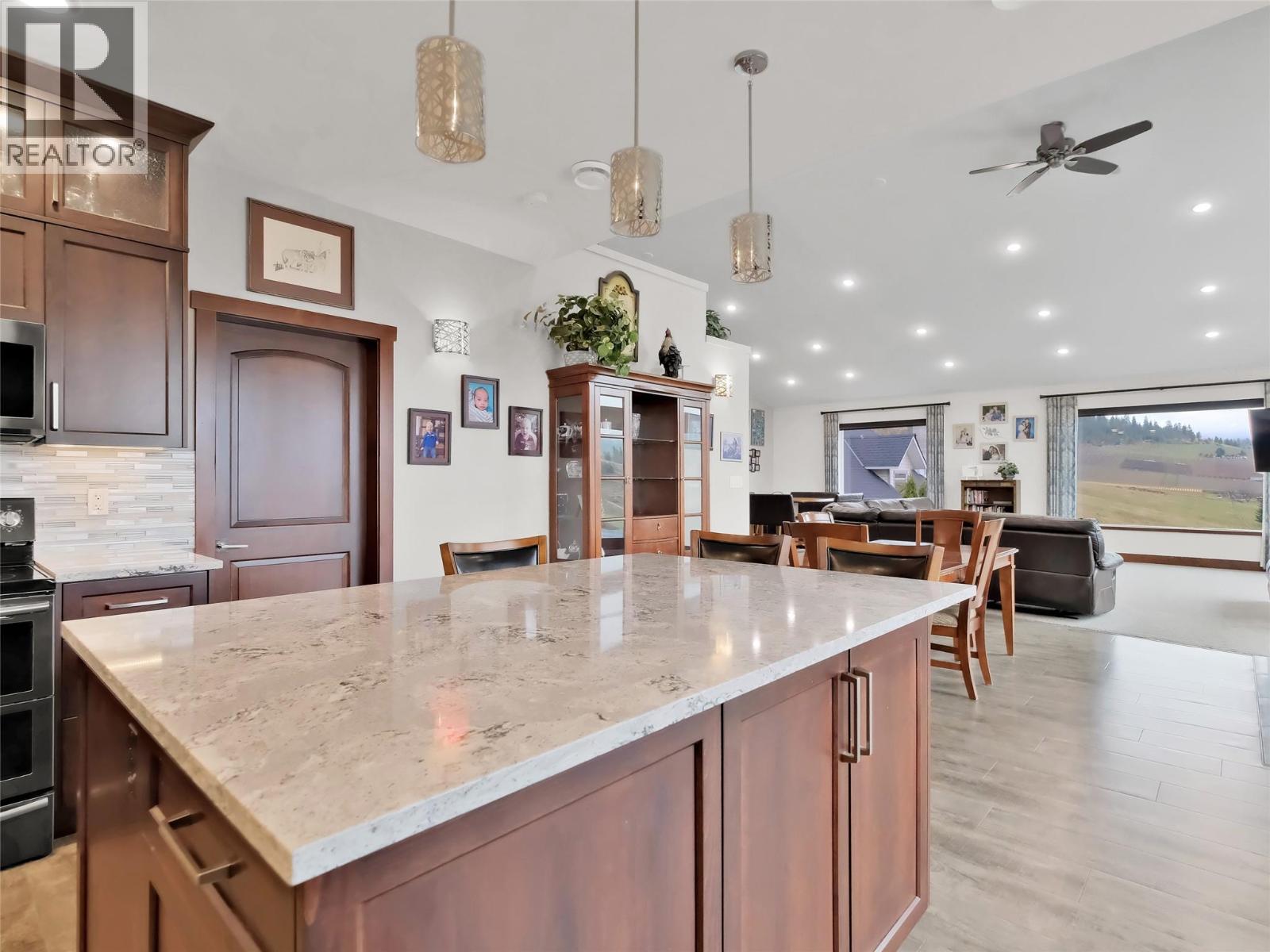 9801/9809 Gould Avenue, Summerland