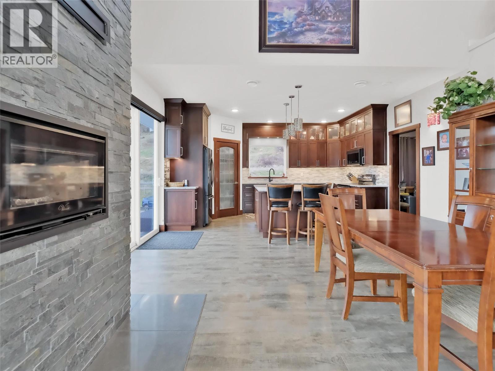 9801/9809 Gould Avenue, Summerland