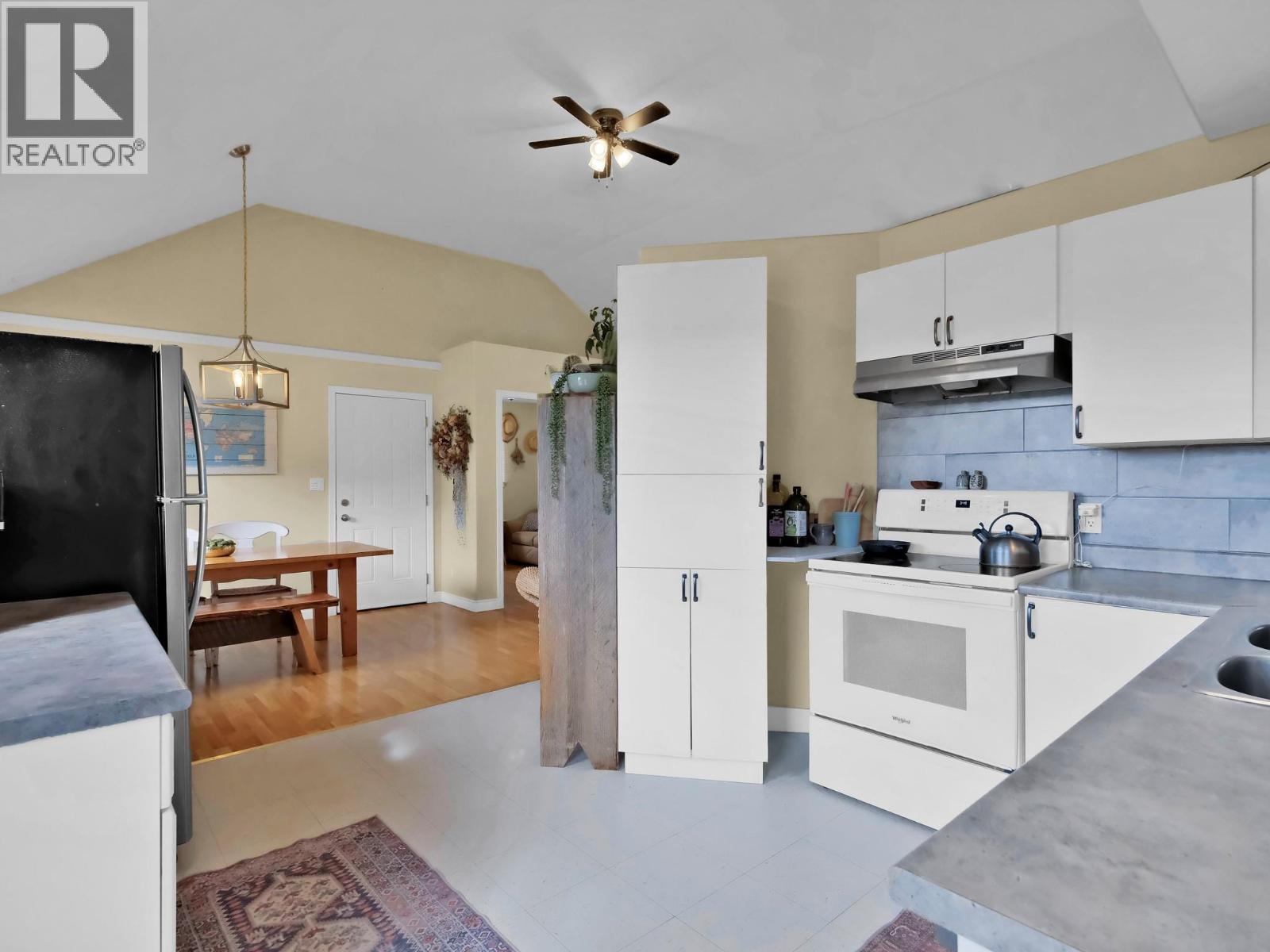 9801/9809 Gould Avenue, Summerland