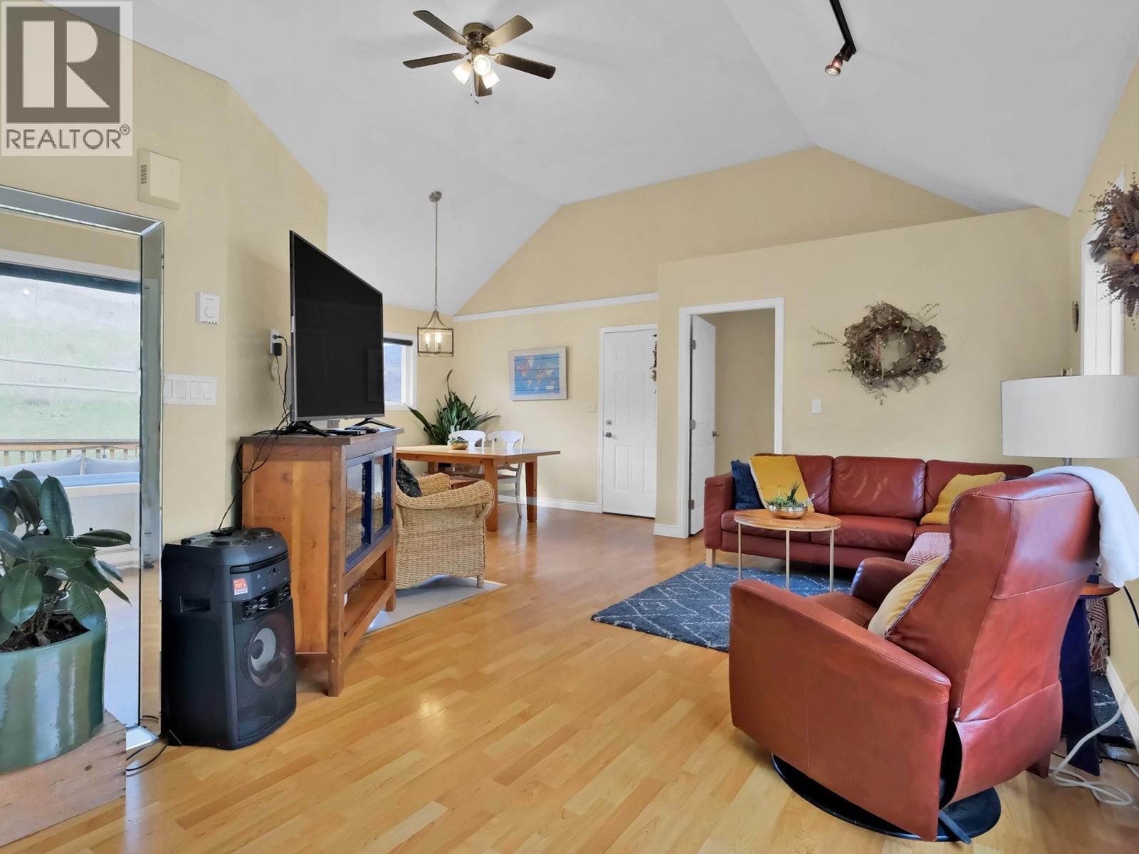 9801/9809 Gould Avenue, Summerland