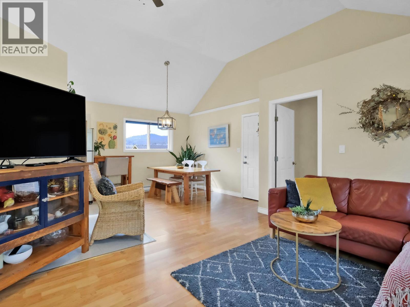 9801/9809 Gould Avenue, Summerland