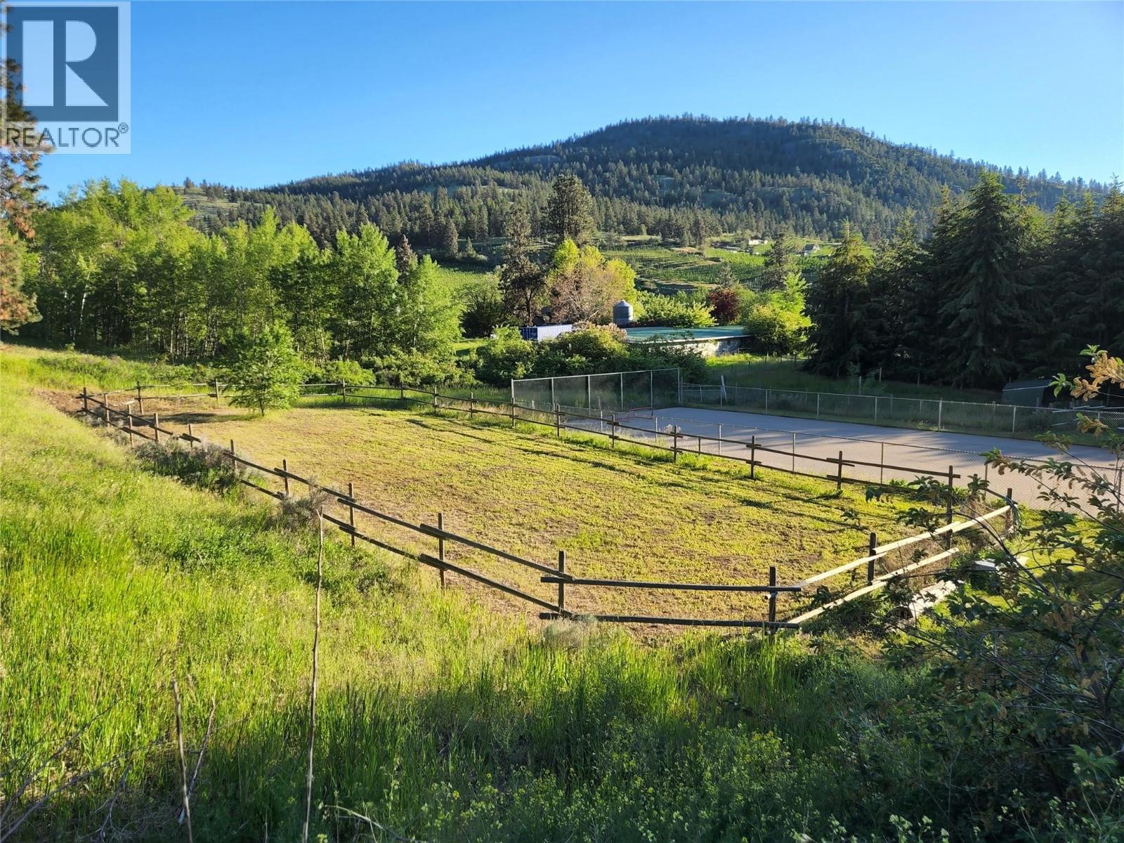 9801/9809 Gould Avenue, Summerland