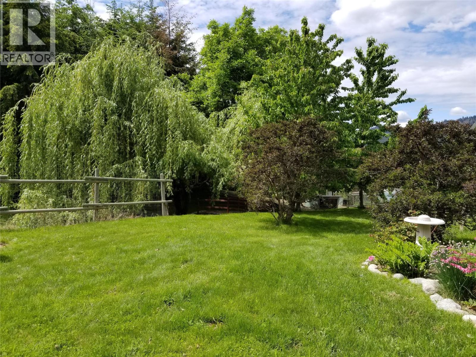 9801/9809 Gould Avenue, Summerland