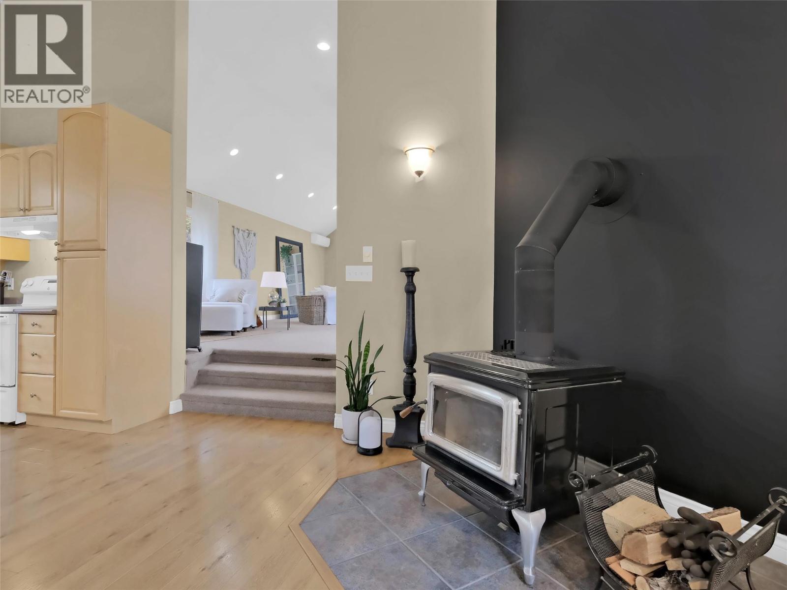 9801/9809 Gould Avenue, Summerland