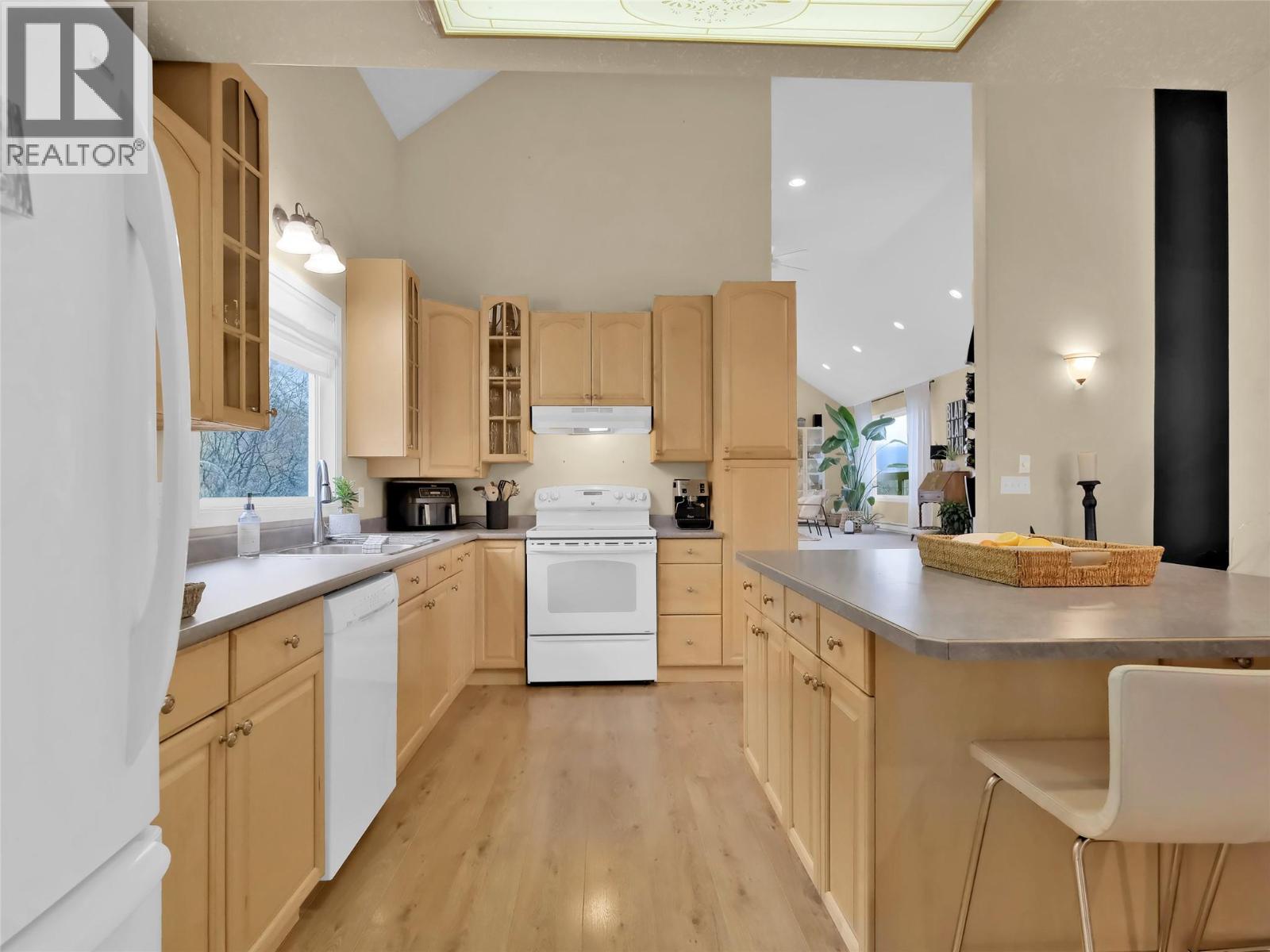 9801/9809 Gould Avenue, Summerland