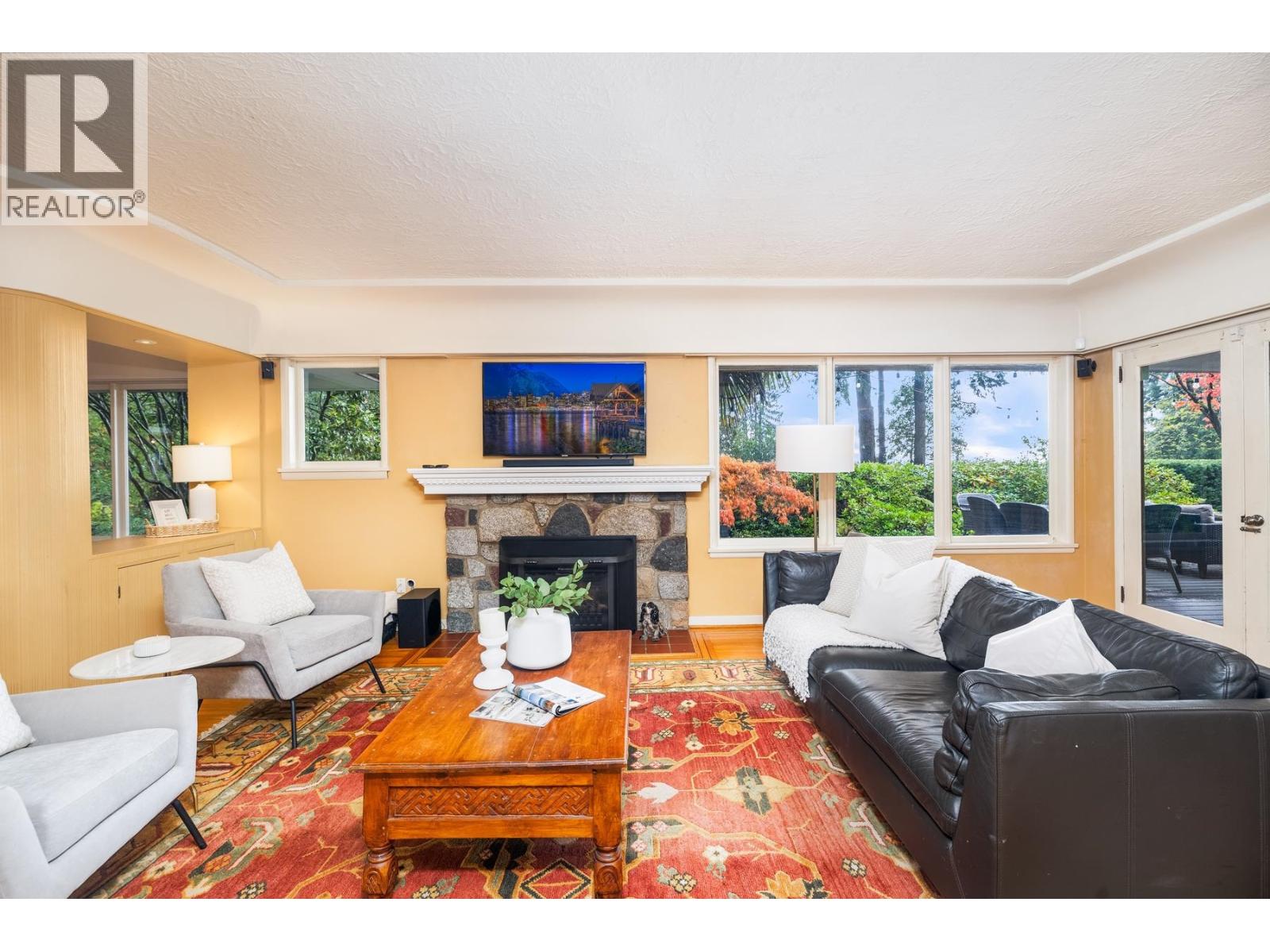 1090 W KEITH ROAD, North Vancouver