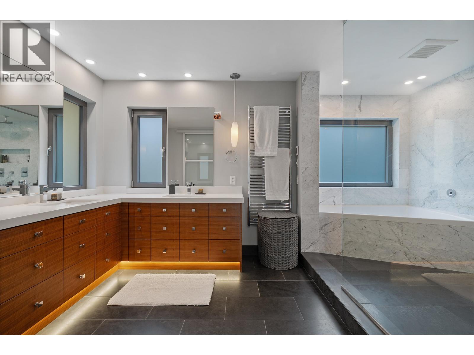 5361 BROOKSIDE AVENUE, West Vancouver