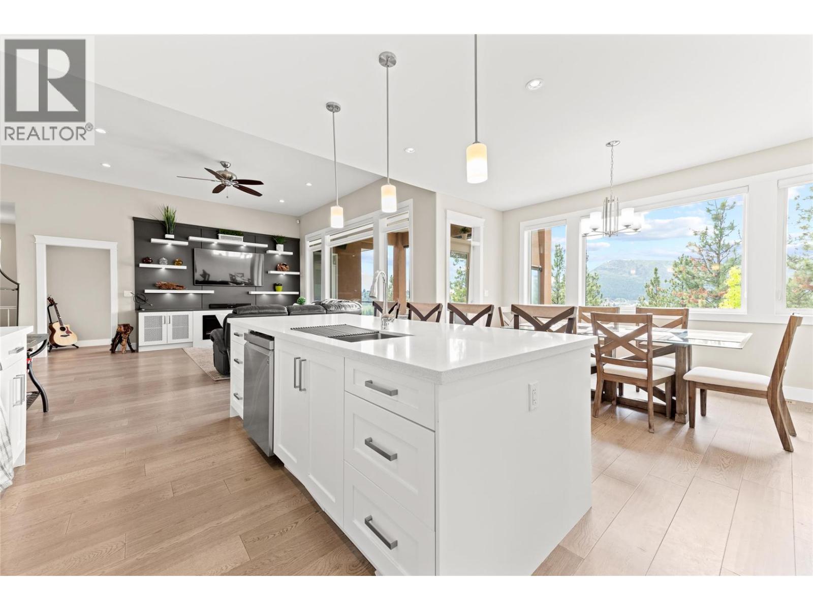  1064 Aurora Heights, West Kelowna