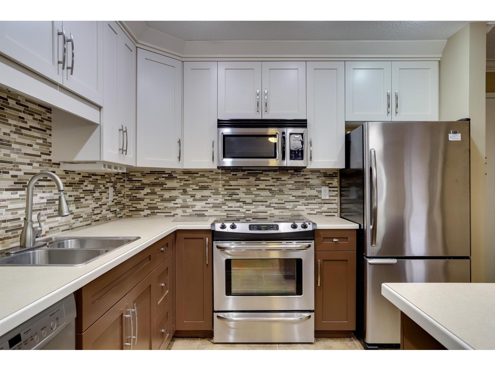 208 1521 BLACKWOOD STREET, White Rock