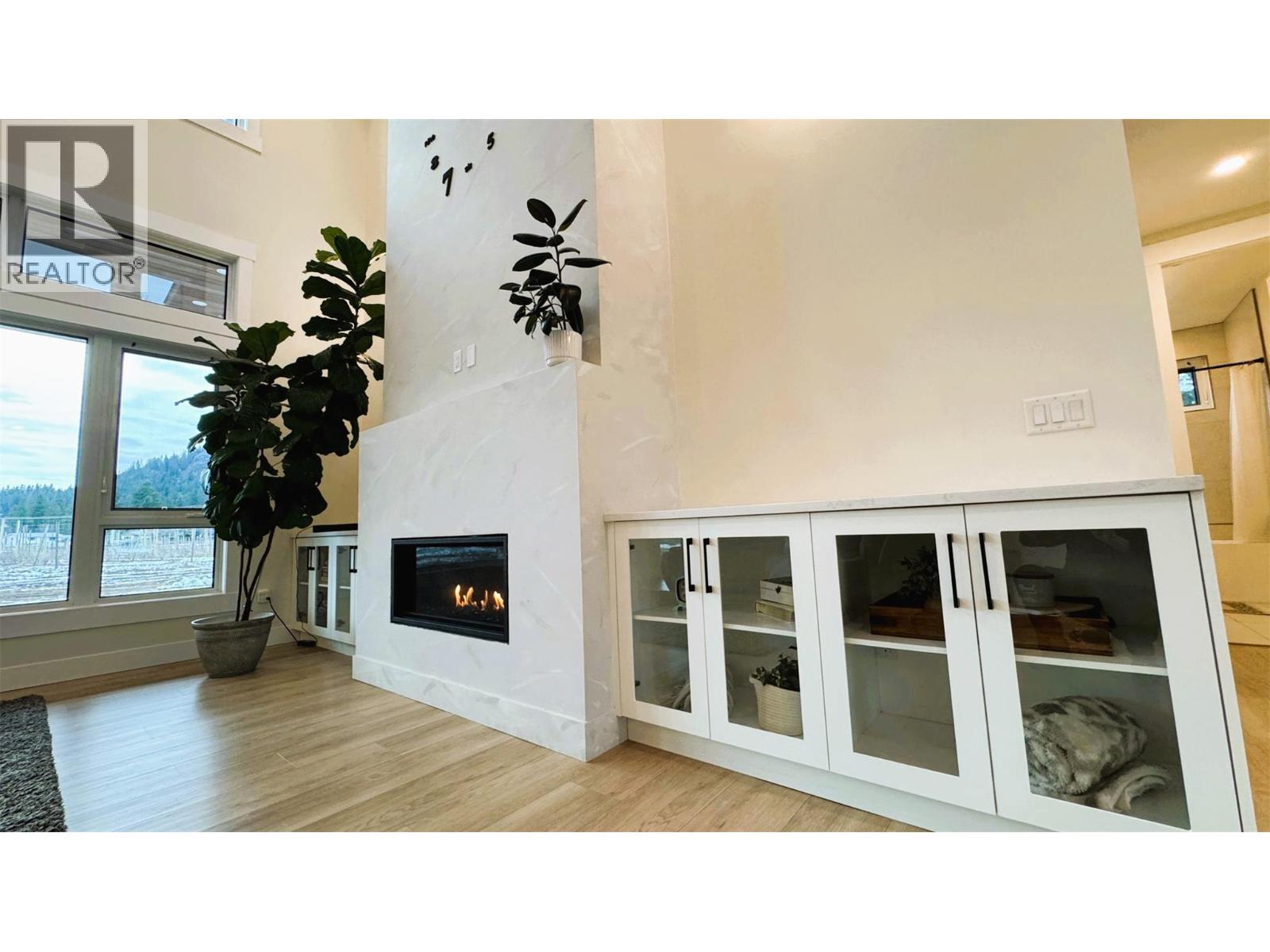 8077 Donaldson Drive - 3