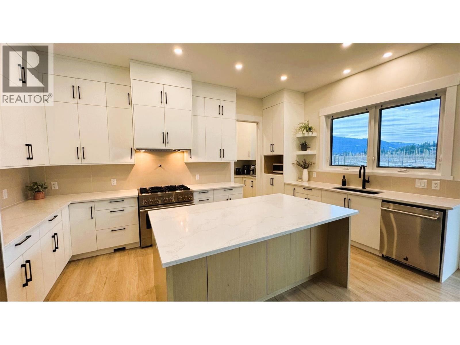 8077 Donaldson Drive - 9