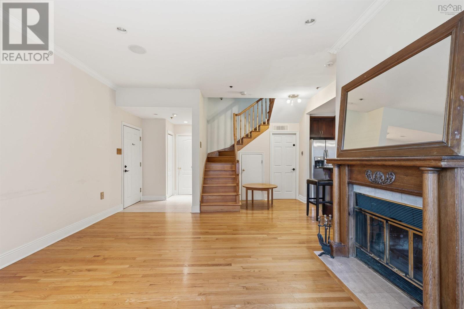 Property 12 of 32 of 5 1049 South Park Street