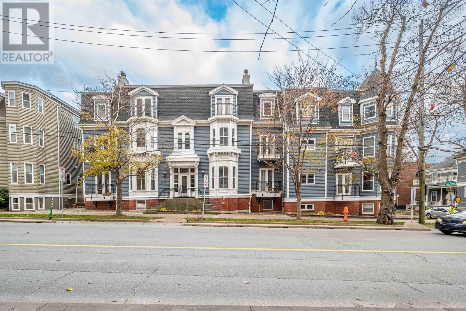 Property photo of 5 1049 South Park Street