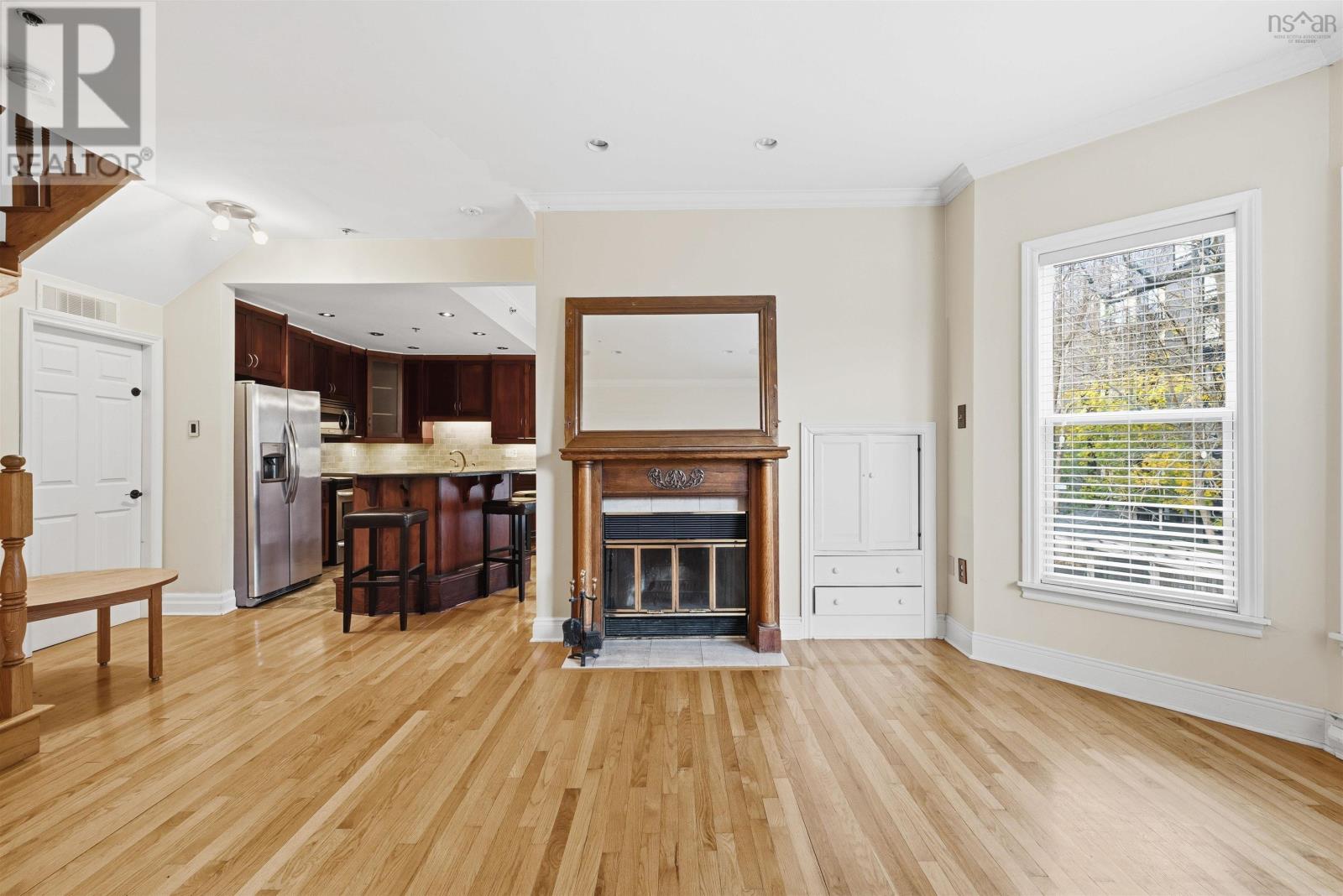 Property 10 of 32 of 5 1049 South Park Street