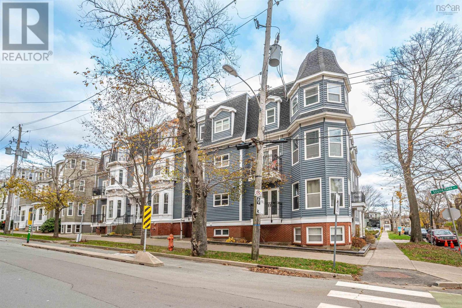 Property 2 of 32 of 5 1049 South Park Street