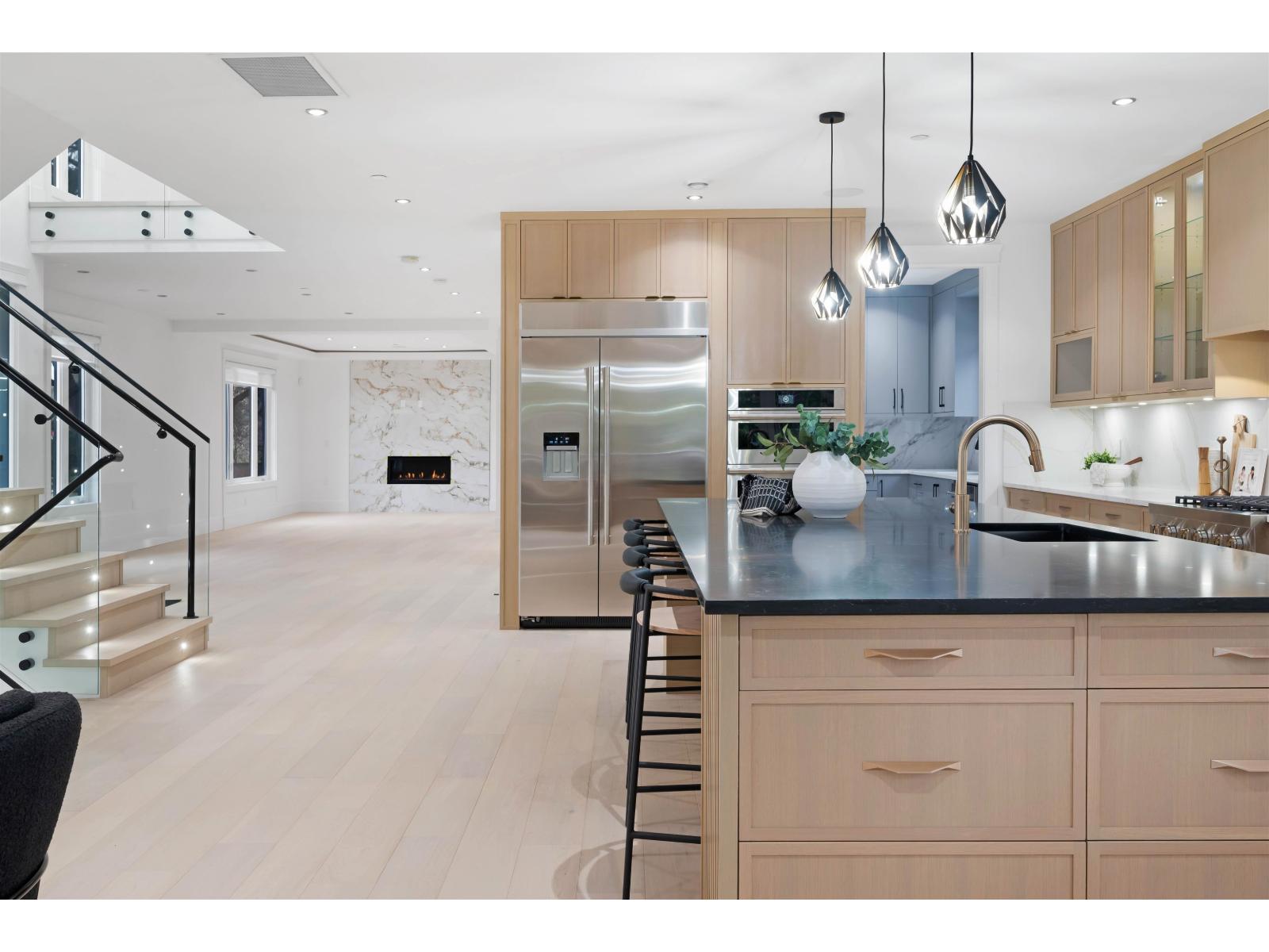 13915 BLACKBURN AVENUE, White Rock