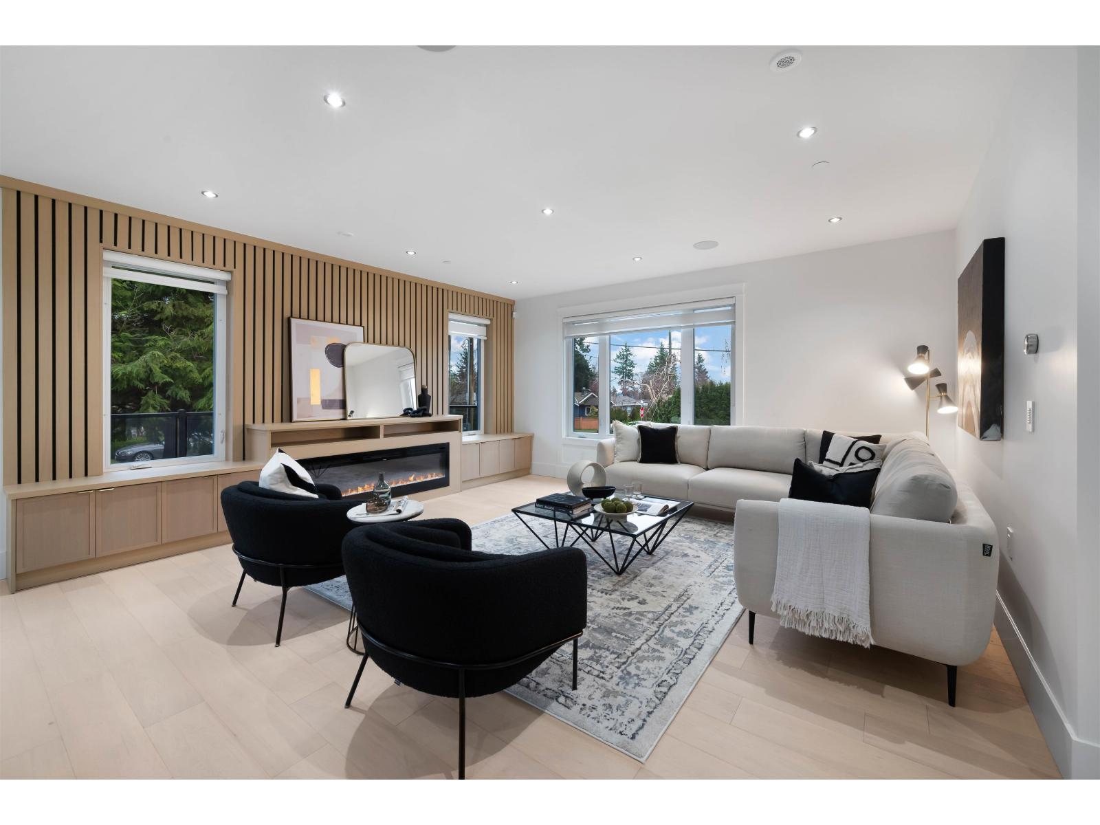 13915 BLACKBURN AVENUE, White Rock