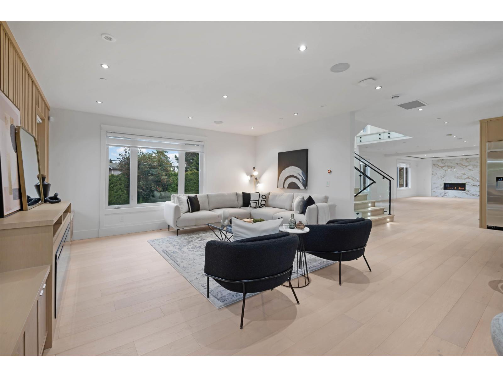 13915 BLACKBURN AVENUE, White Rock