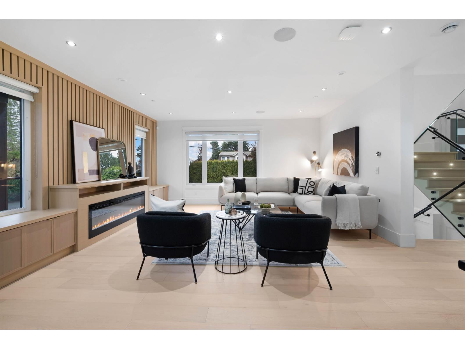 13915 BLACKBURN AVENUE, White Rock