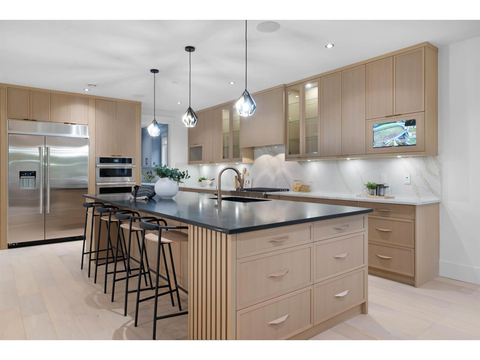 13915 BLACKBURN AVENUE, White Rock