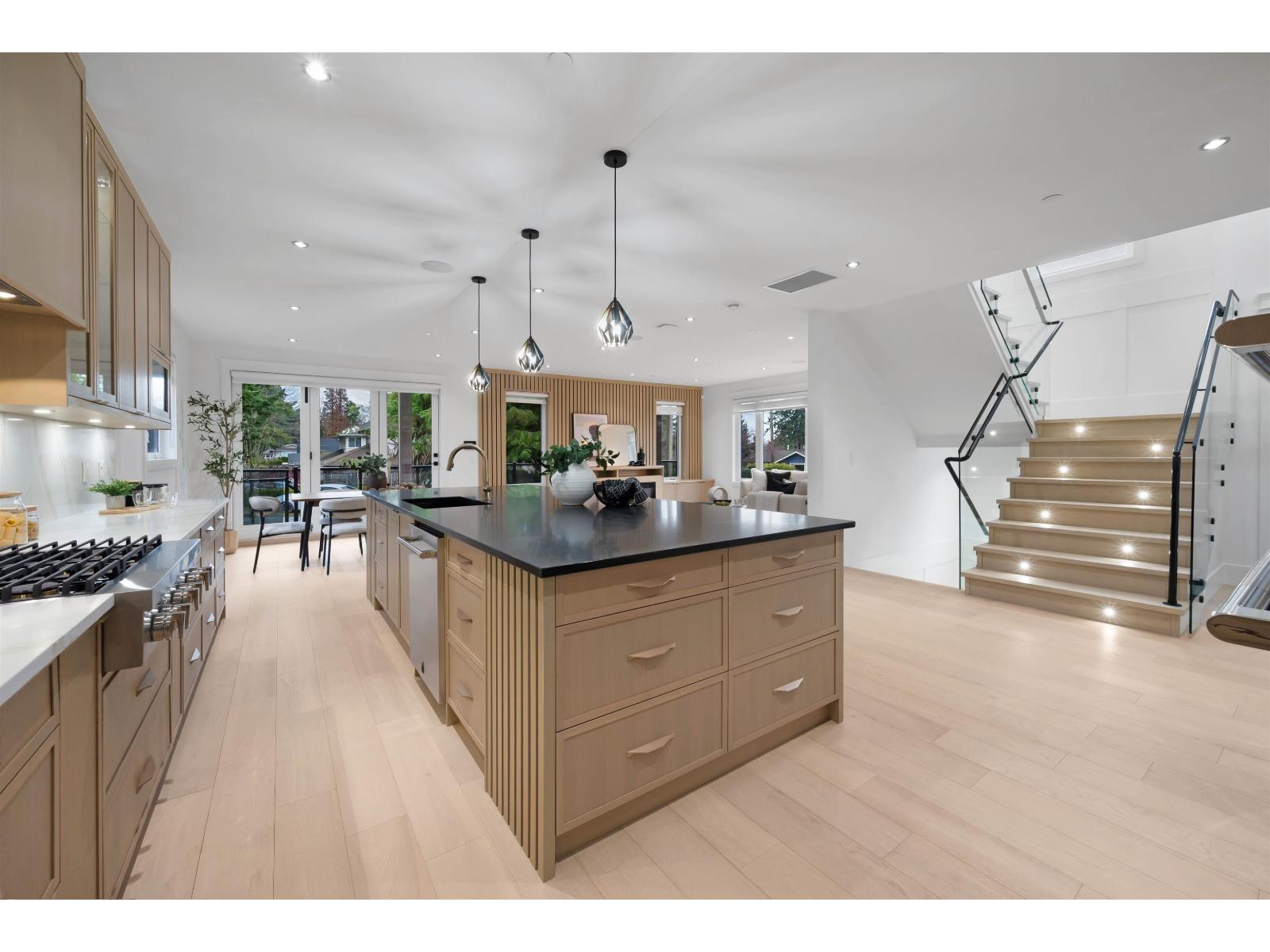 13915 BLACKBURN AVENUE, White Rock