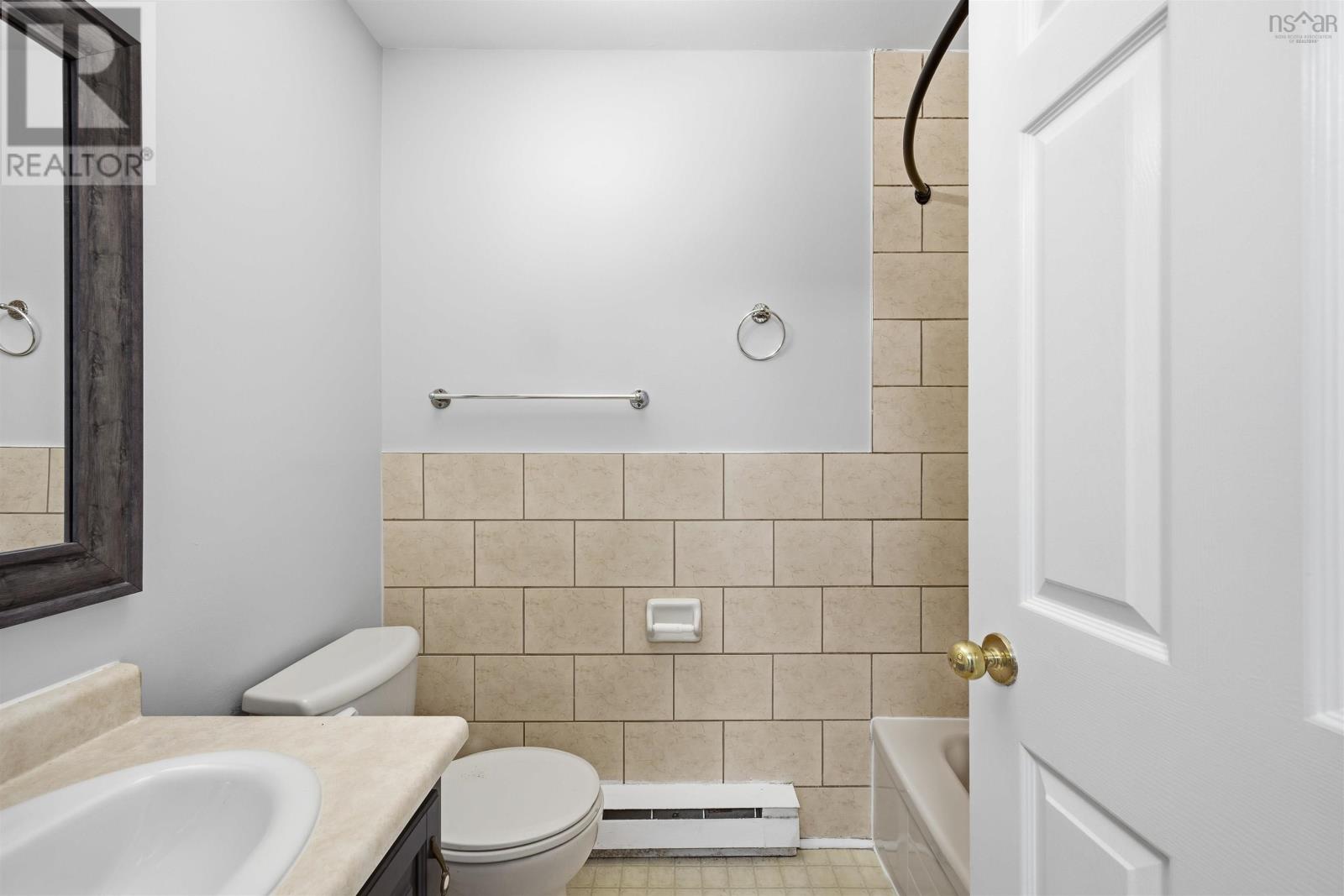 Property 21 of 40 of 46 Attenborough Court