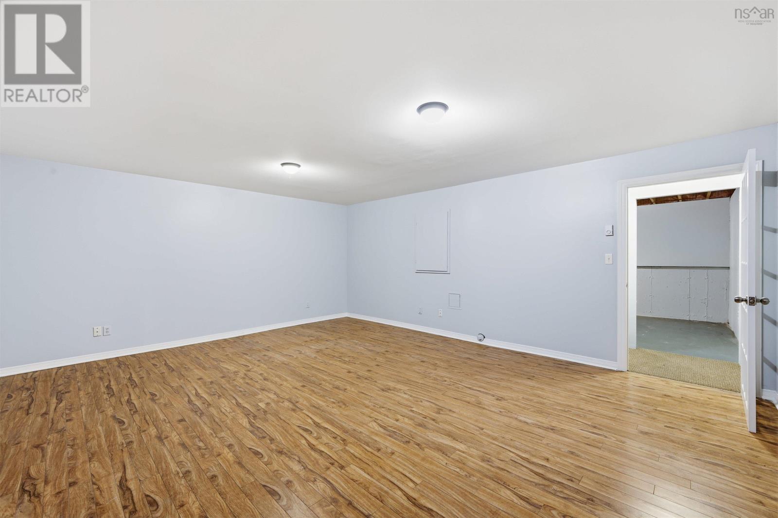 Property 33 of 40 of 46 Attenborough Court