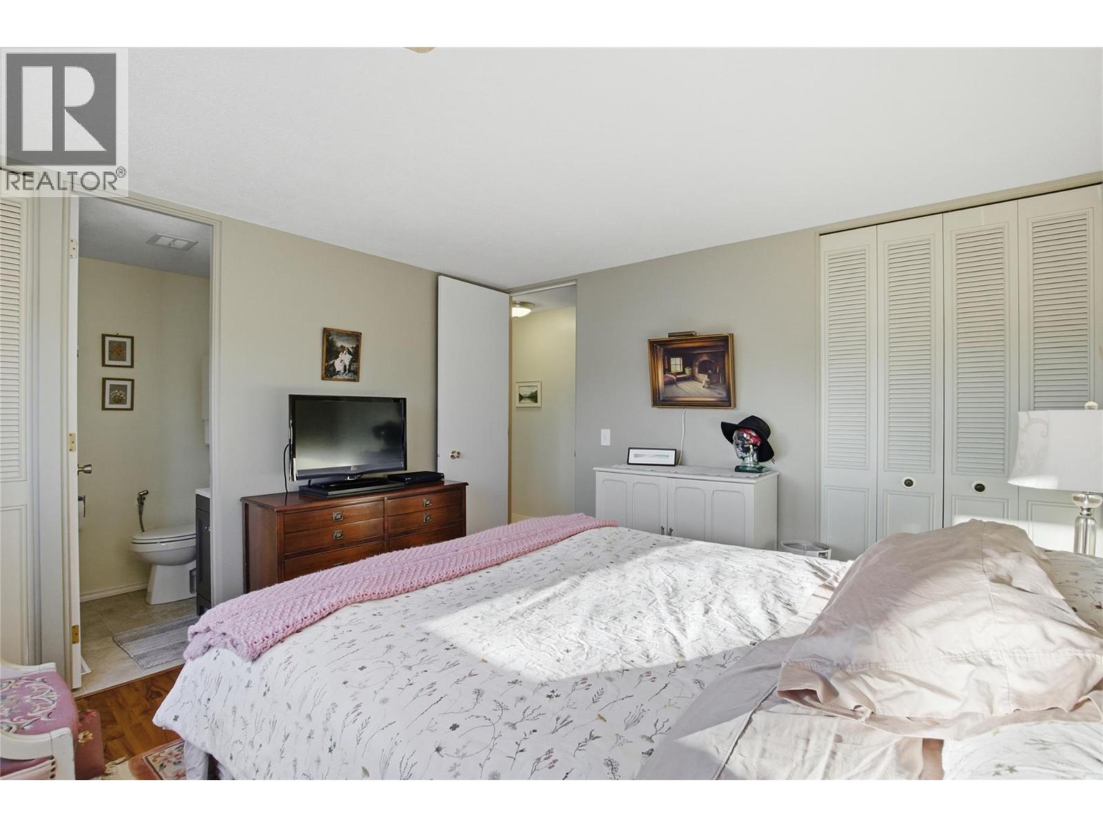 7 GARNET Avenue, Logan Lake