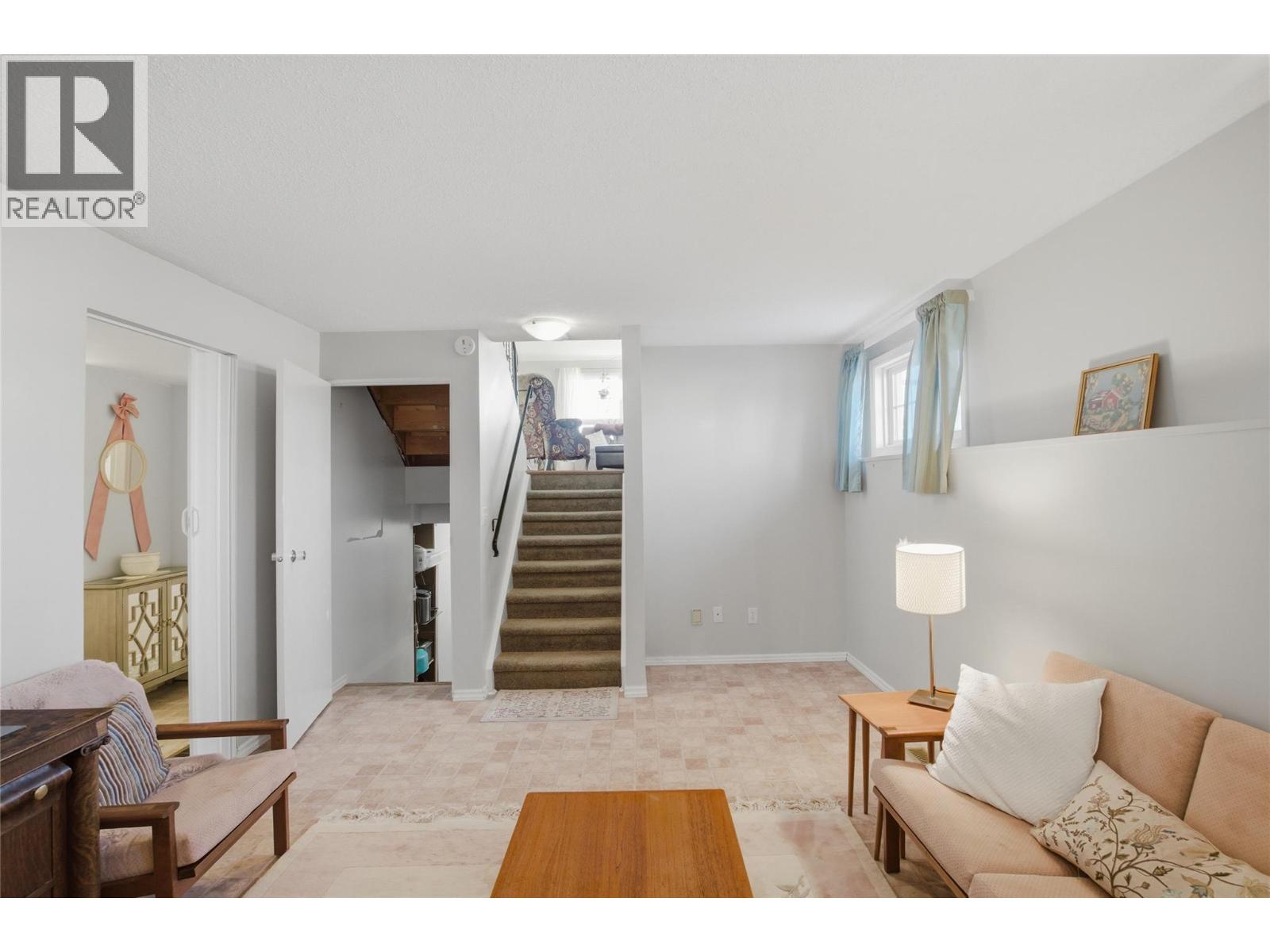 7 GARNET Avenue, Logan Lake