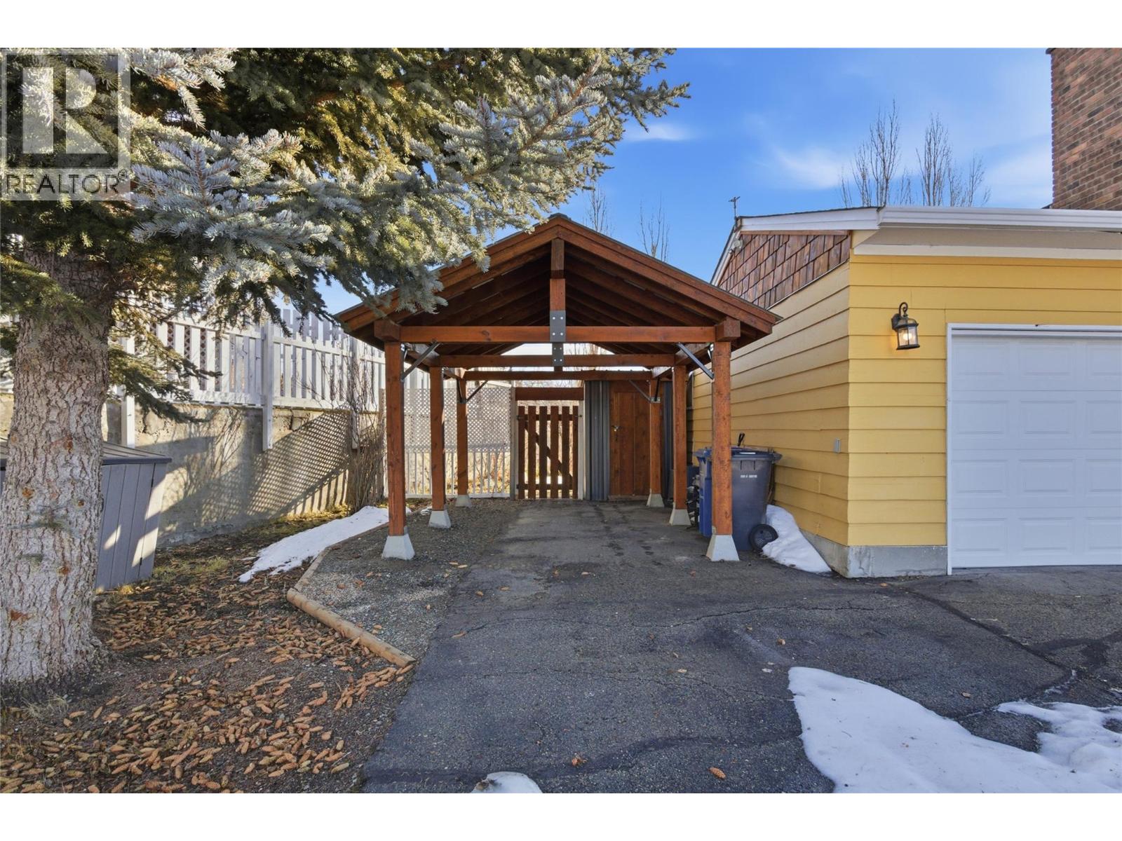 7 GARNET Avenue, Logan Lake