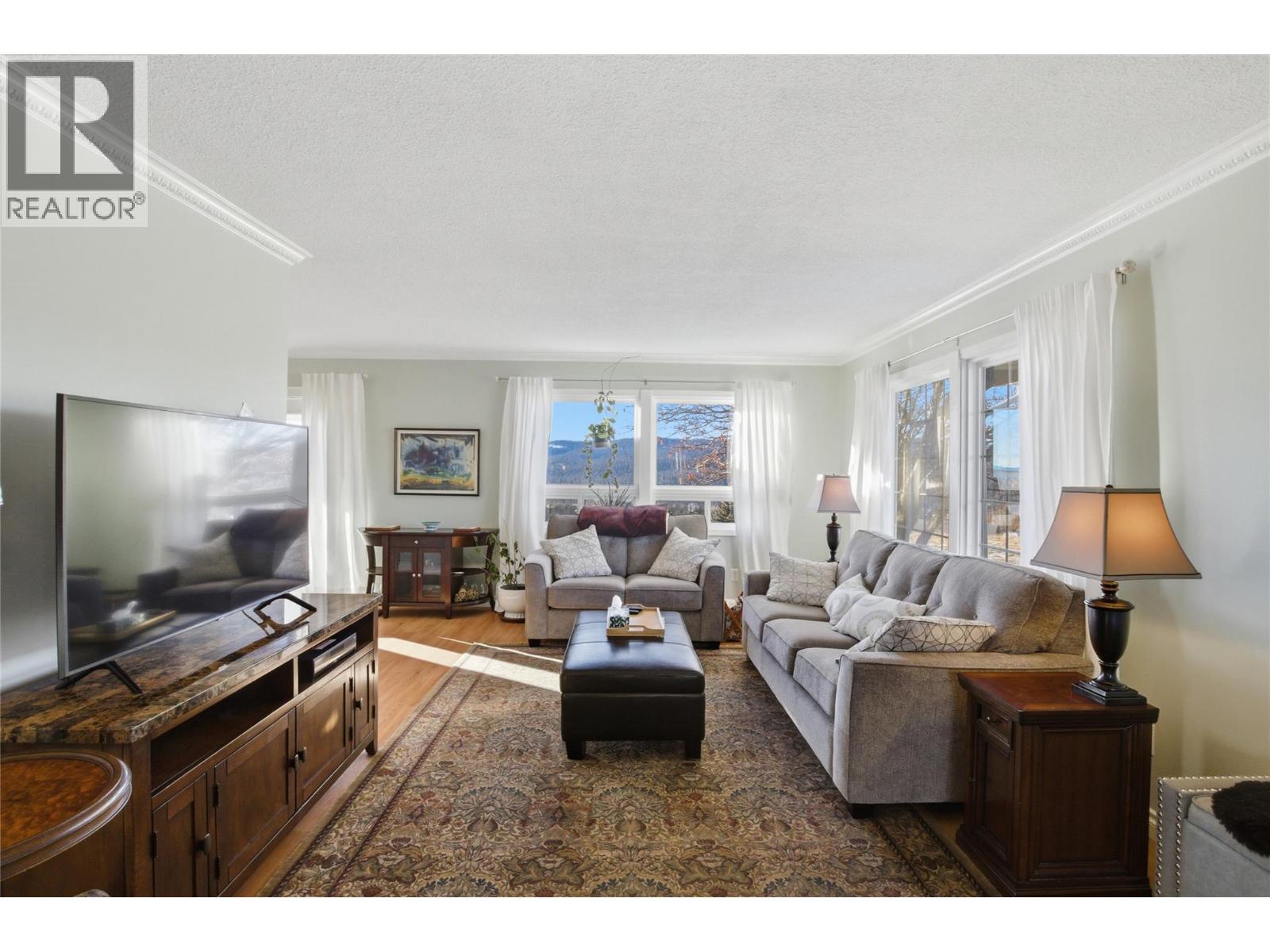 7 GARNET Avenue, Logan Lake