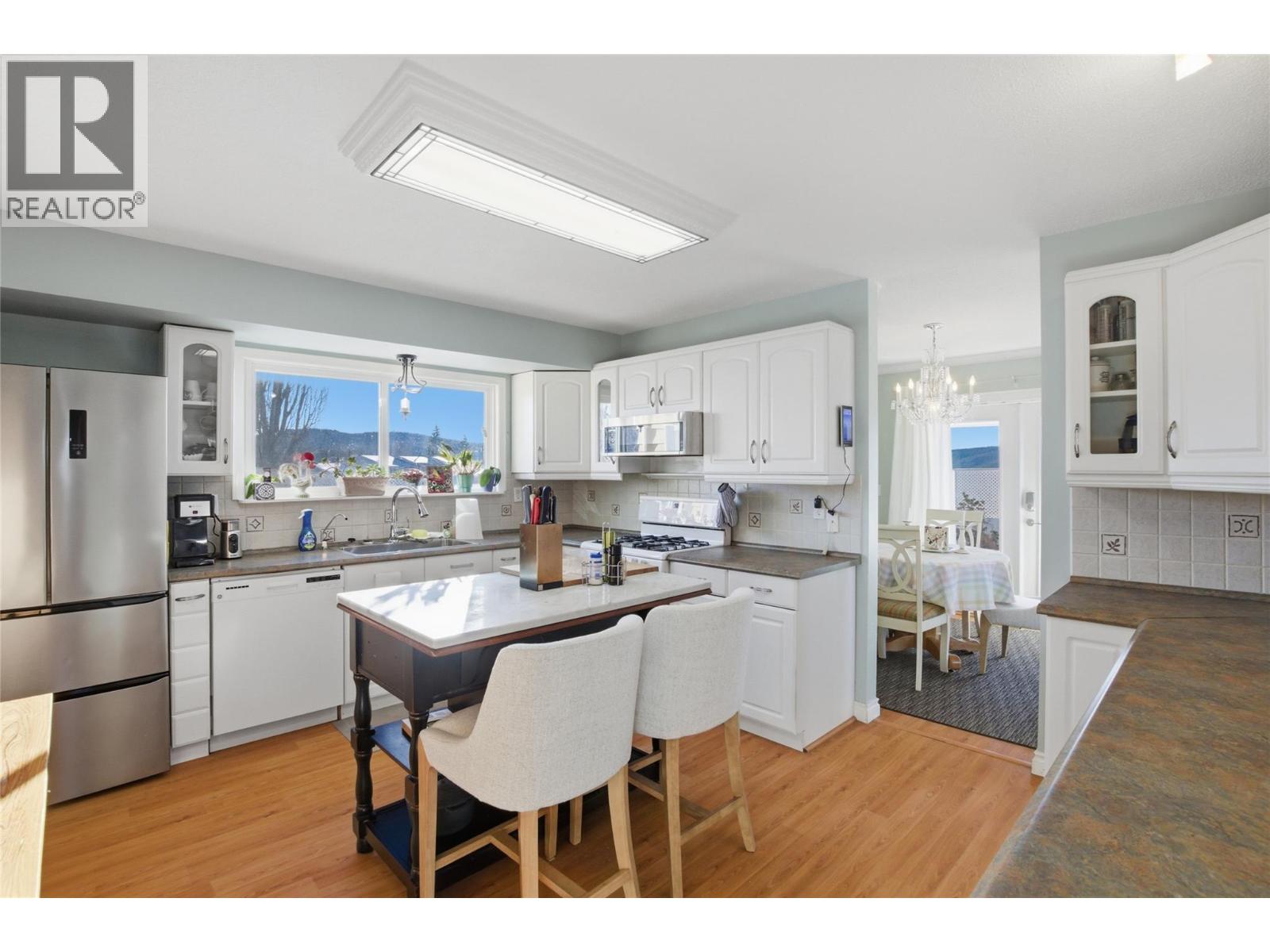 7 GARNET Avenue, Logan Lake