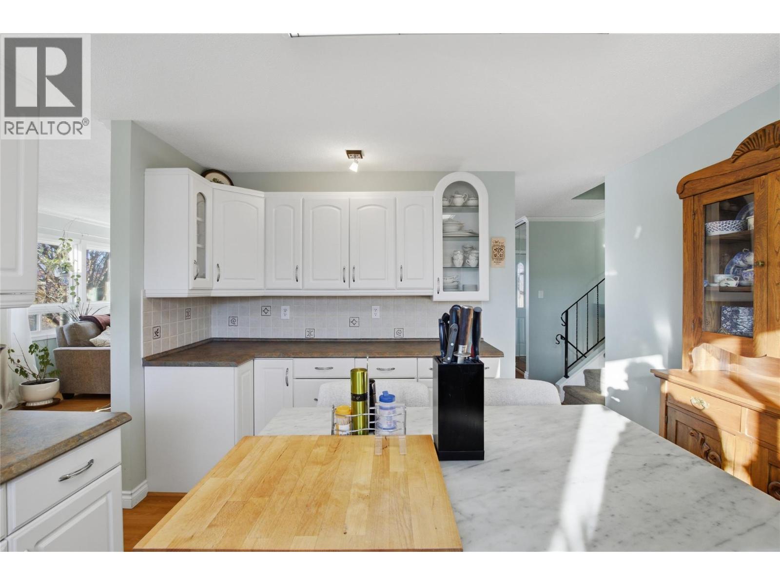 7 GARNET Avenue, Logan Lake