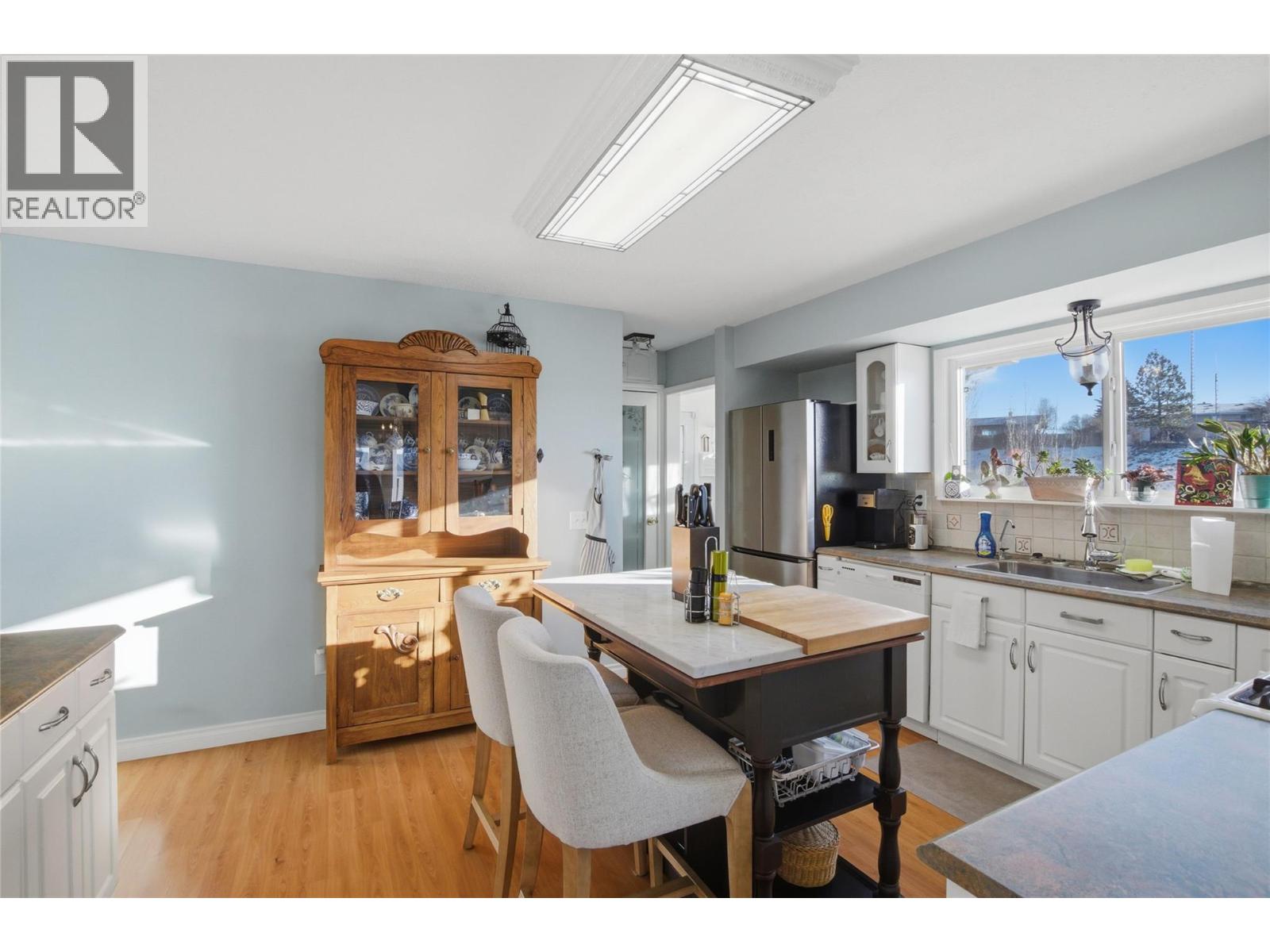 7 GARNET Avenue, Logan Lake