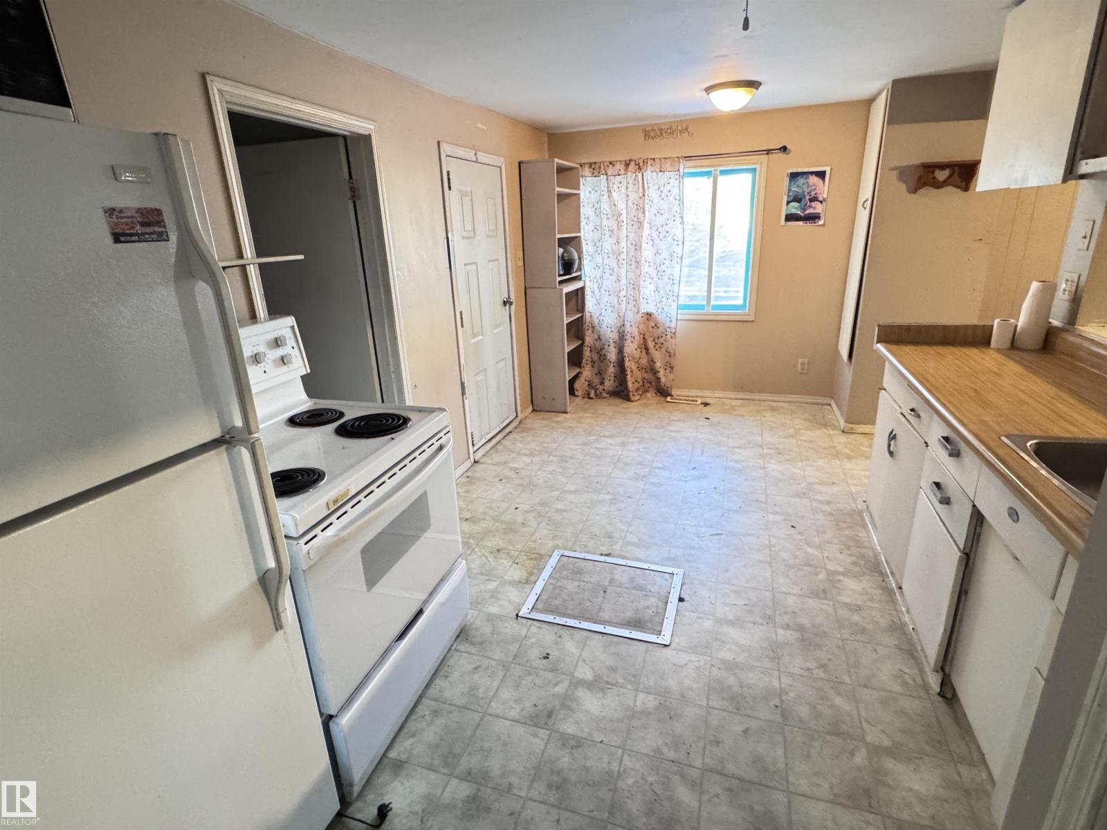 
          10407 102 Street
            <br/>
            <span>Westlock</span>
            , 
            <span>AB</span>
             <span>T7P1K7</span>
         - Photo 14