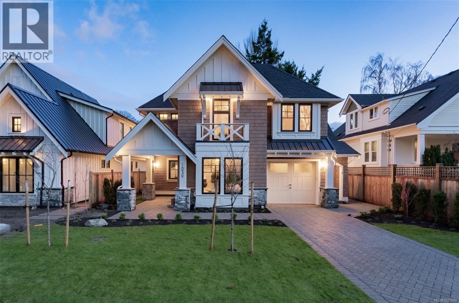  1039 Falkland Road, Oak Bay