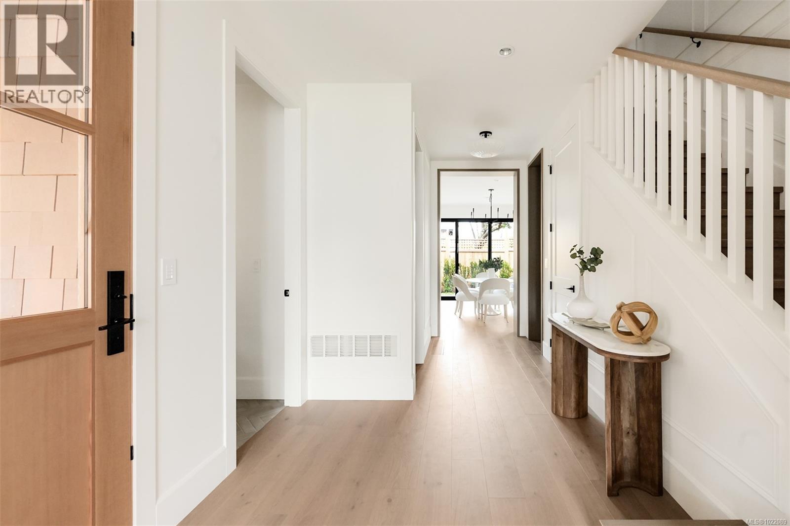 1039 Falkland Rd, Oak Bay