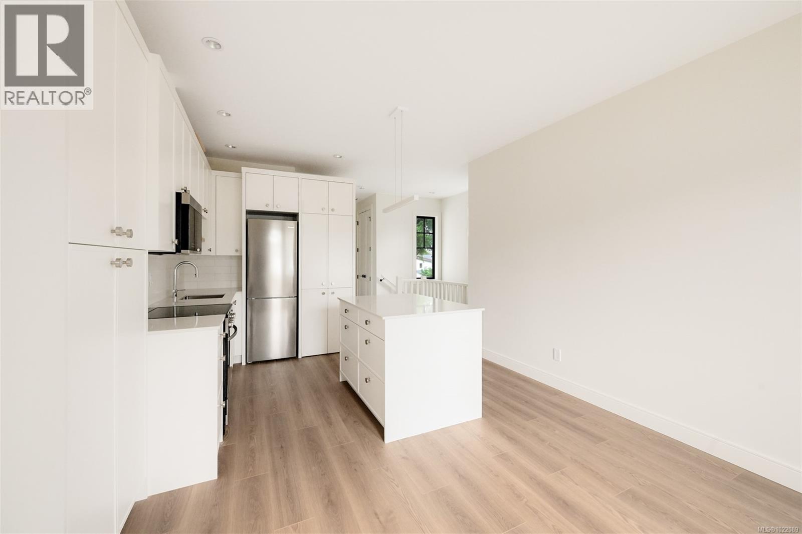 1039 Falkland Rd, Oak Bay